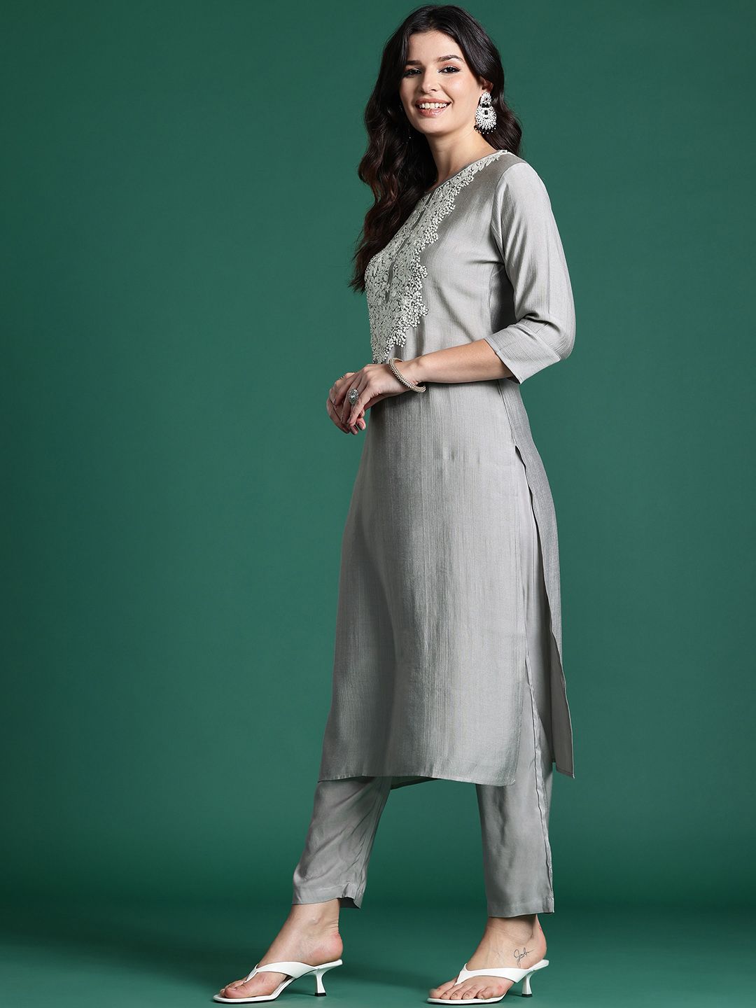 Indo Era Ethnic Motifs Embroidered Thread Work Kurta with Trousers