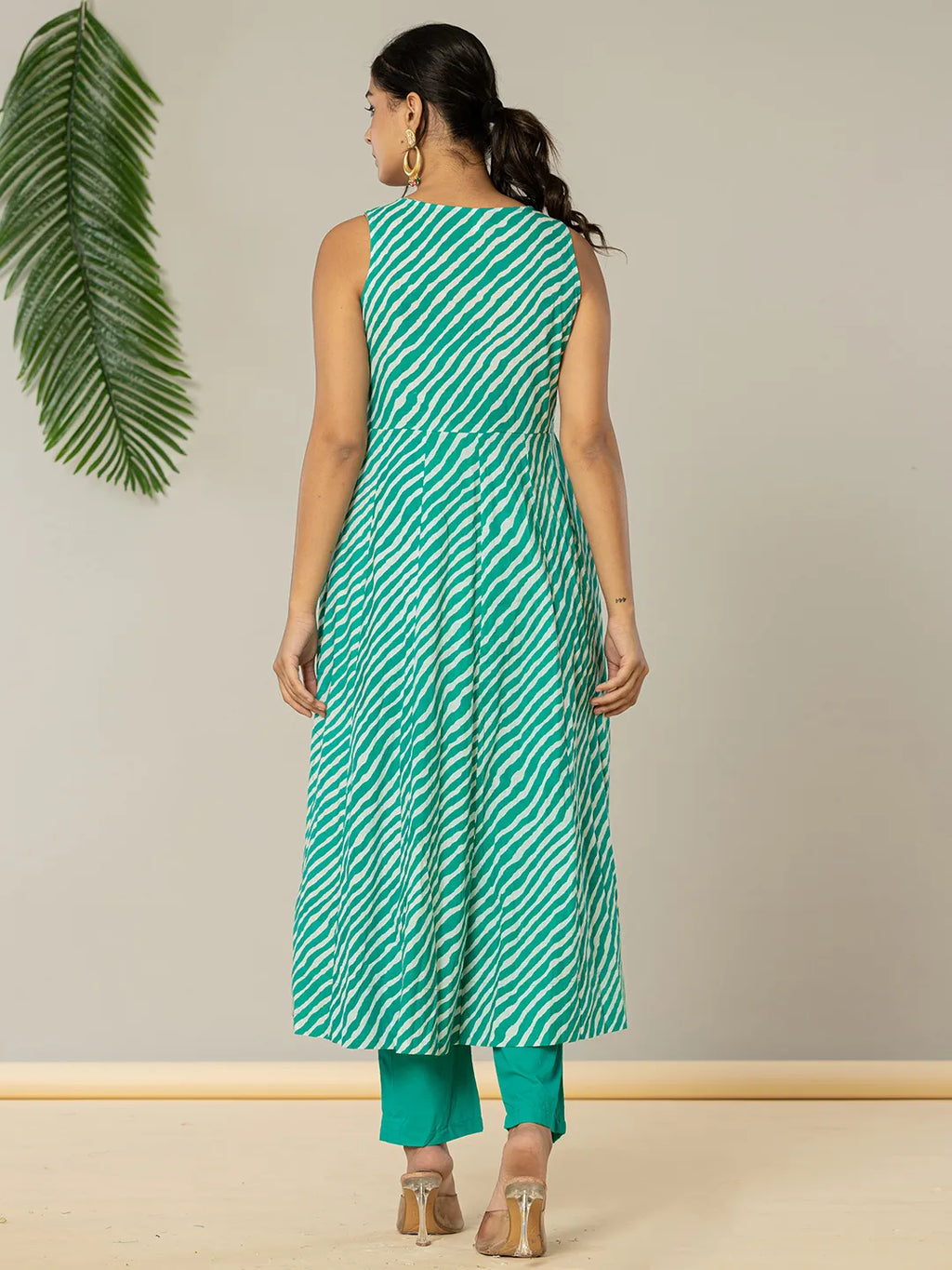Yufta Cotton Leheriya Kurta Dupatta Pant Set