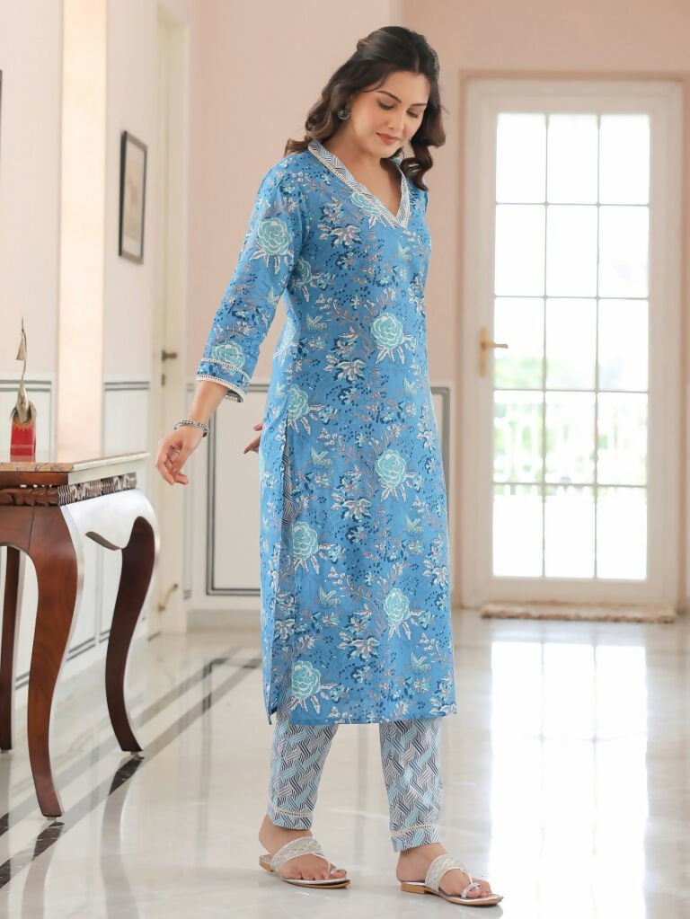 Aramya Straight Soft Cotton Floral Print Women's Kurta - Blue