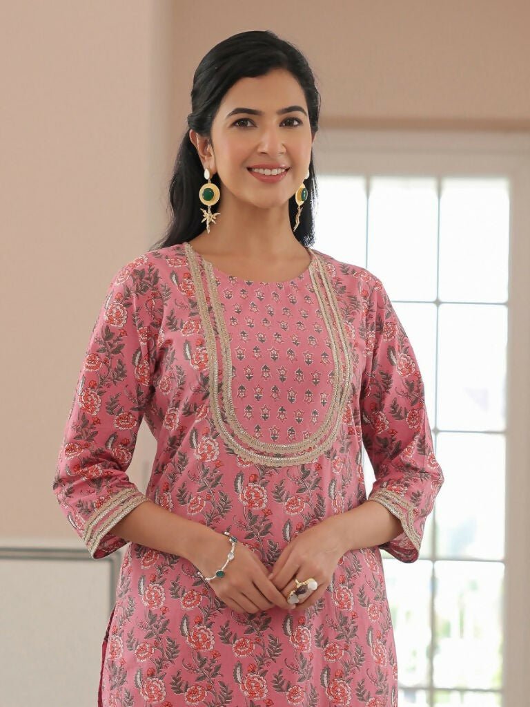 Aramya Straight Soft Cotton Floral Print Women's Kurta Set - Pink