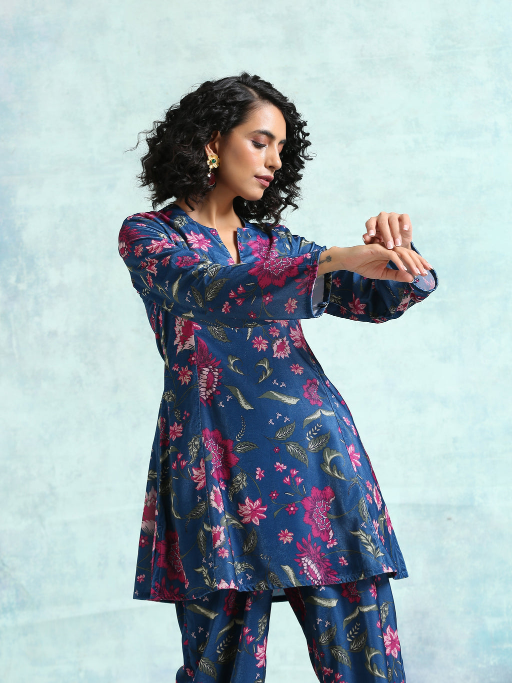 trueBrowns Blue Printed Velvet Co-Ord Set