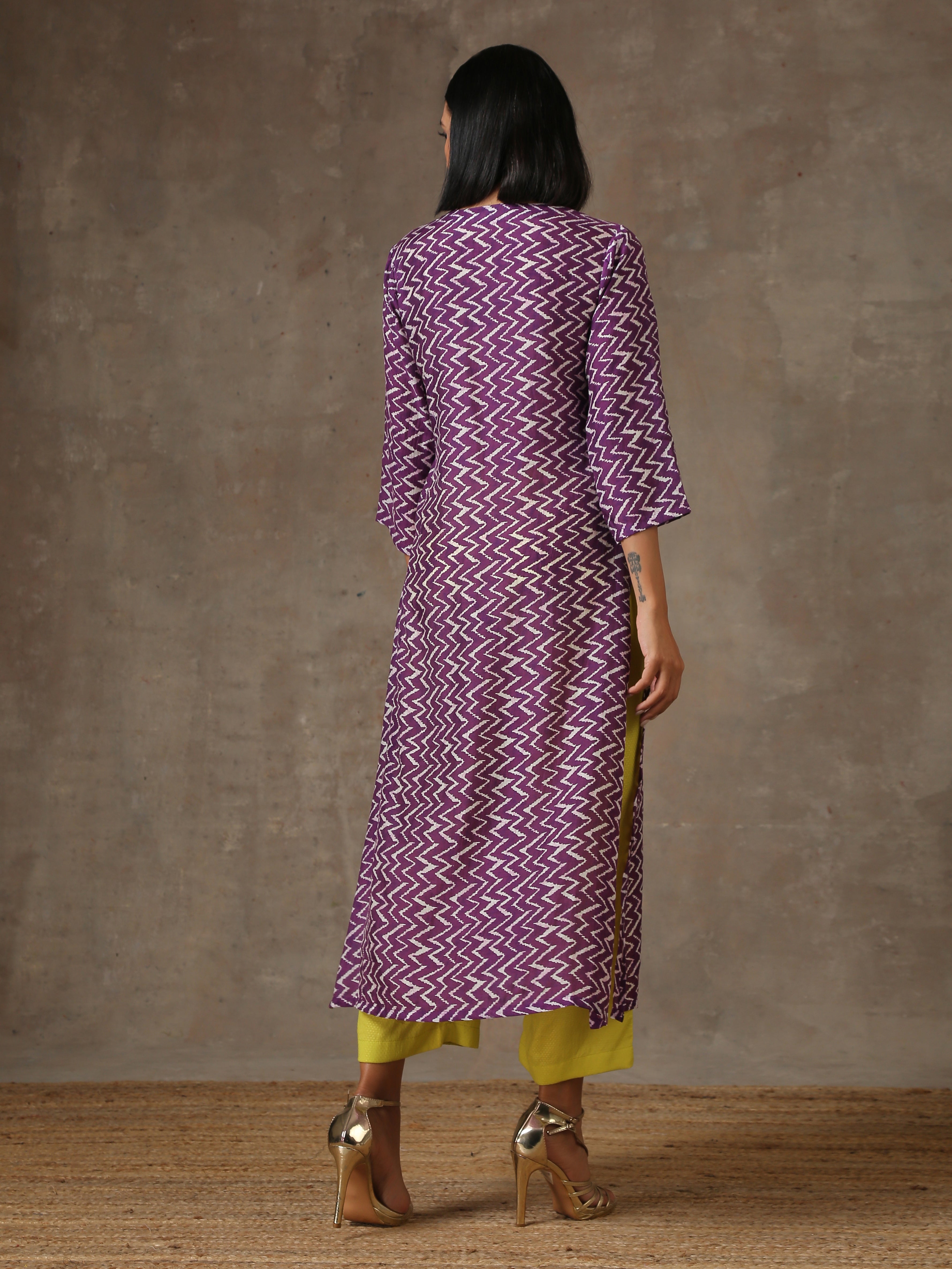 trueBrowns Purple White Lehariya Printed Silk kurta Pant Set