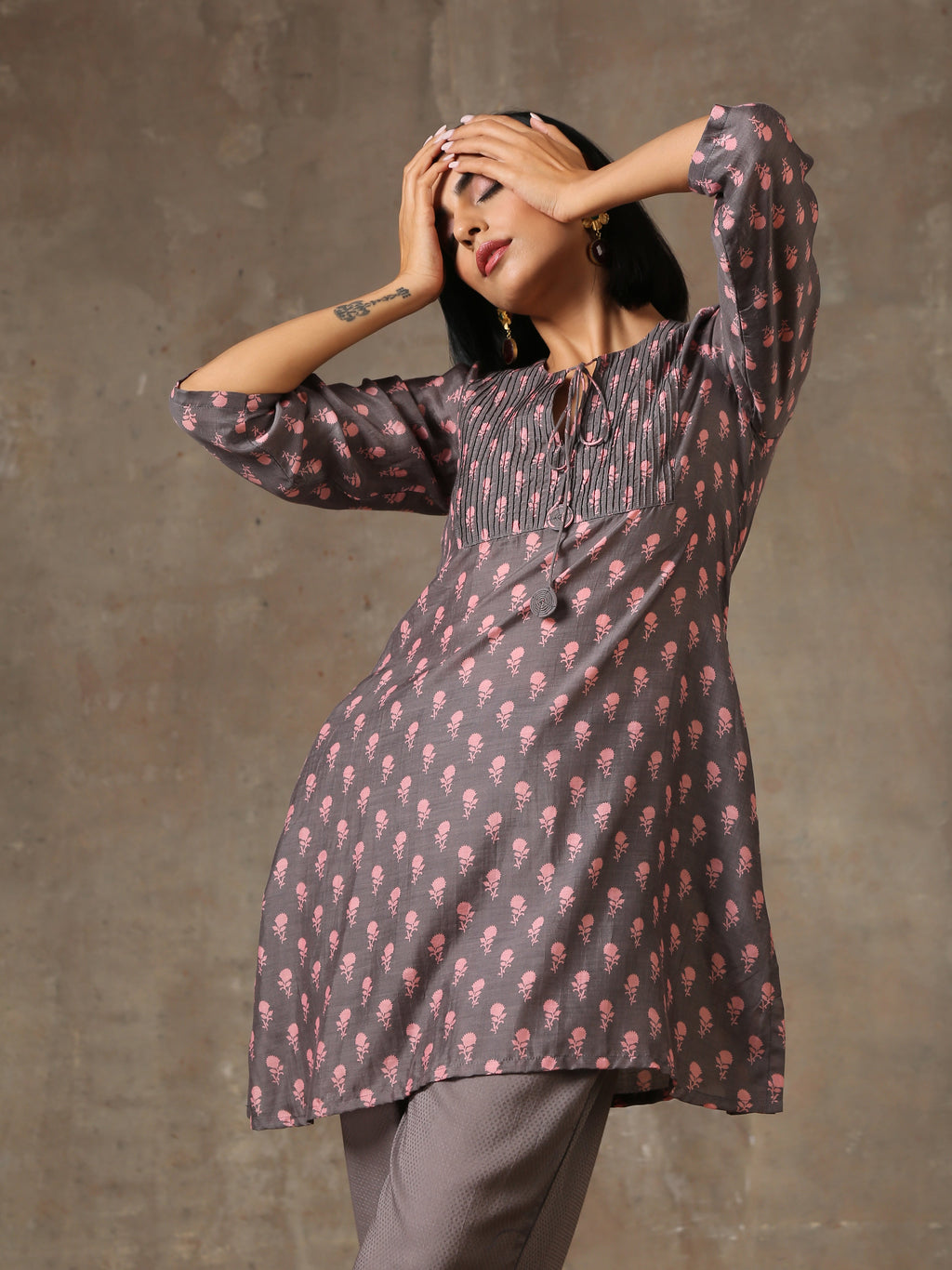 trueBrowns Grey Pink Floral Printed Silk Co-Ord Set
