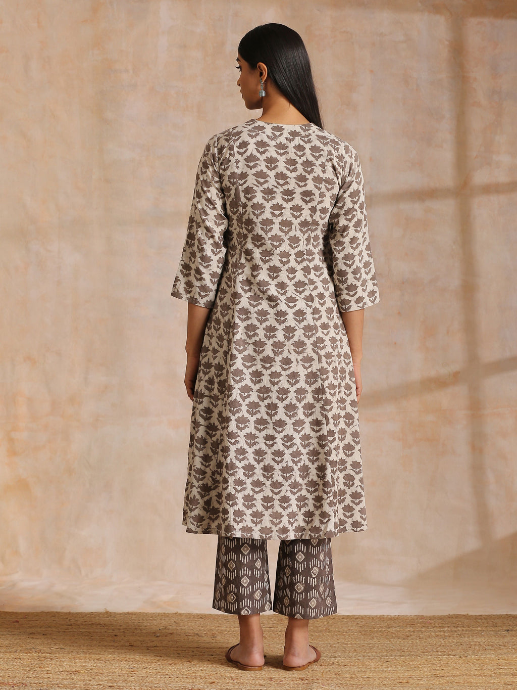 trueBrowns Clay Dabu Buta Print Cotton Front Neck Gathered Kurta Pant Set