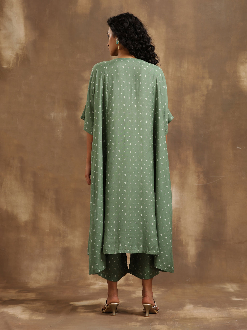 trueBrowns Light Green Bandhani Printed Silk Oversized Kurta Pant Set
