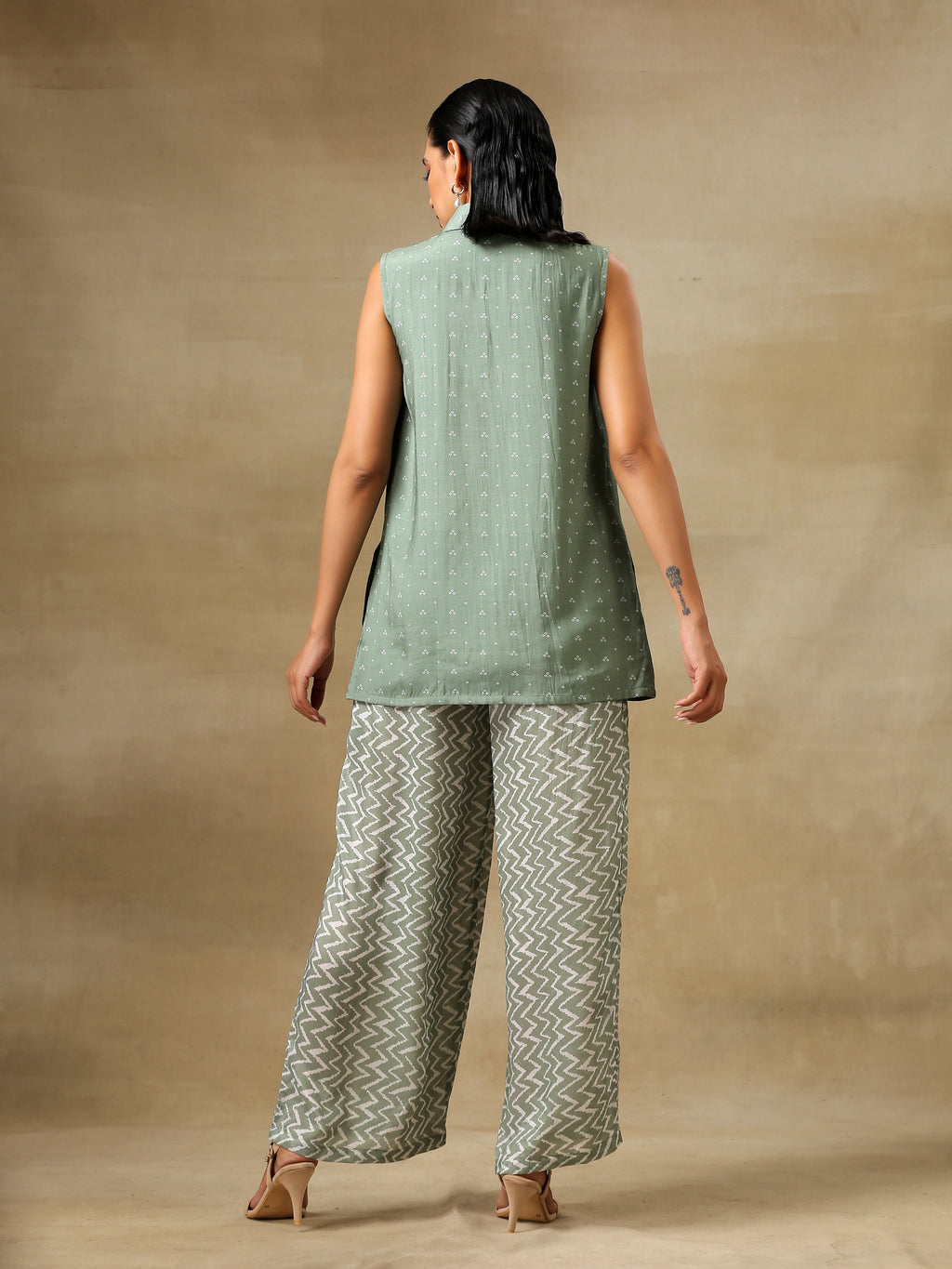 trueBrowns Light Green Bandhani Printed Silk Sleevesless Jacket Pant Set