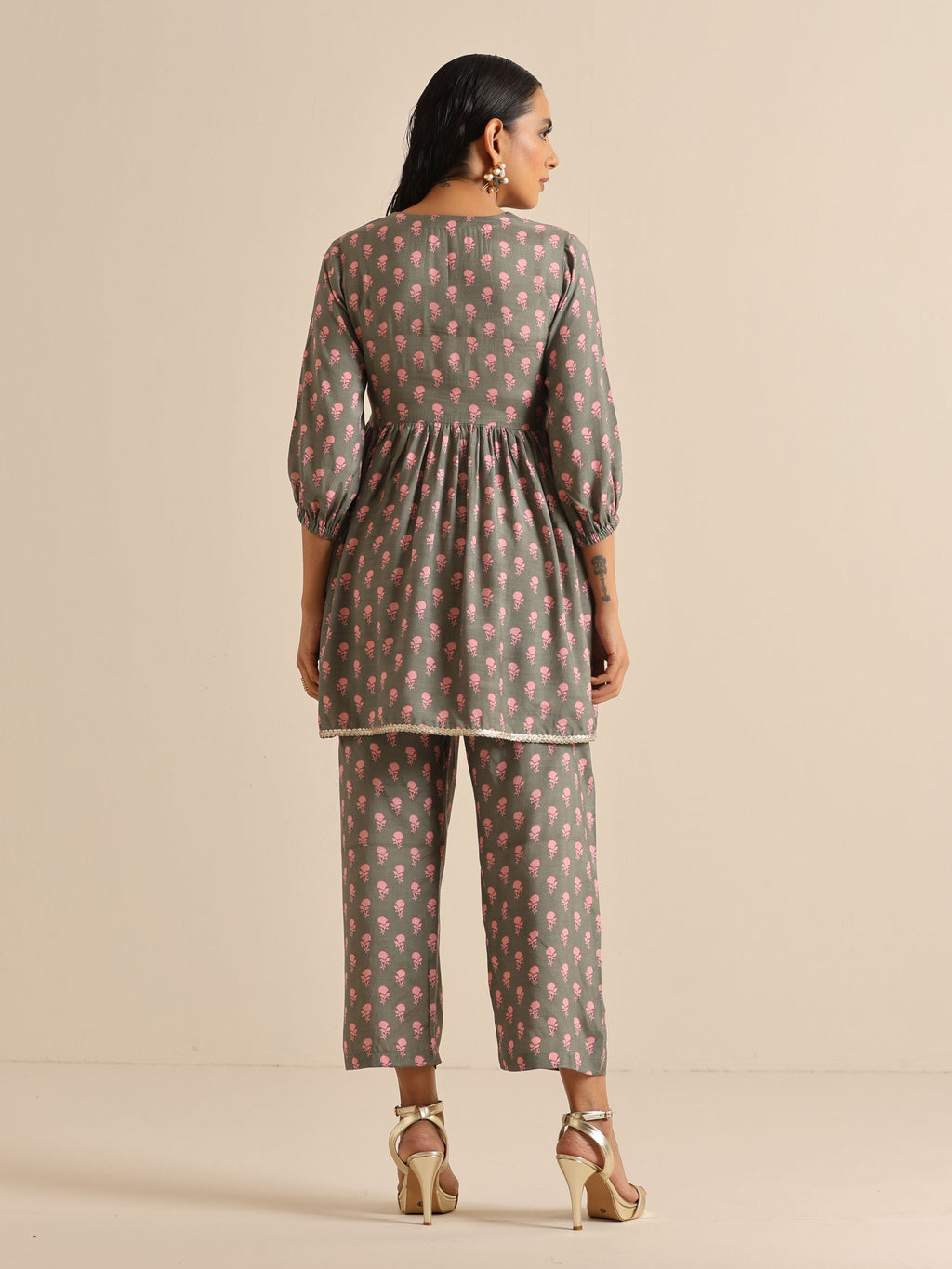 trueBrowns Grey Floral Silk Printed Co-Ord Set