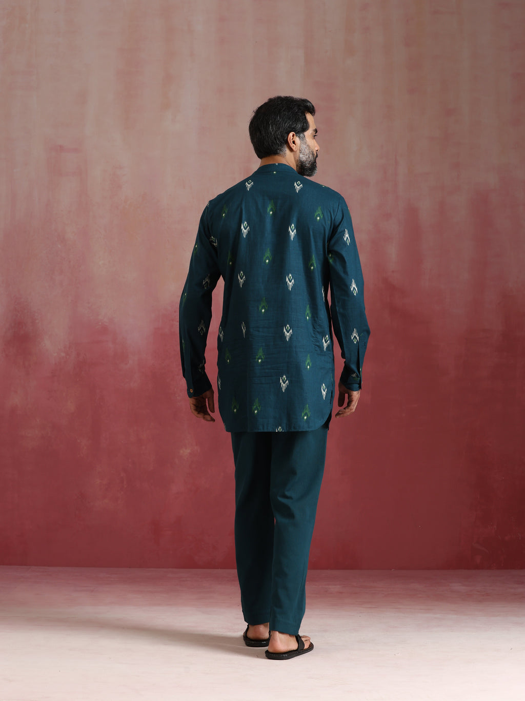 trueBrowns Men's Blue Ikat Print Mandarin Collar Kurta Co-ord set