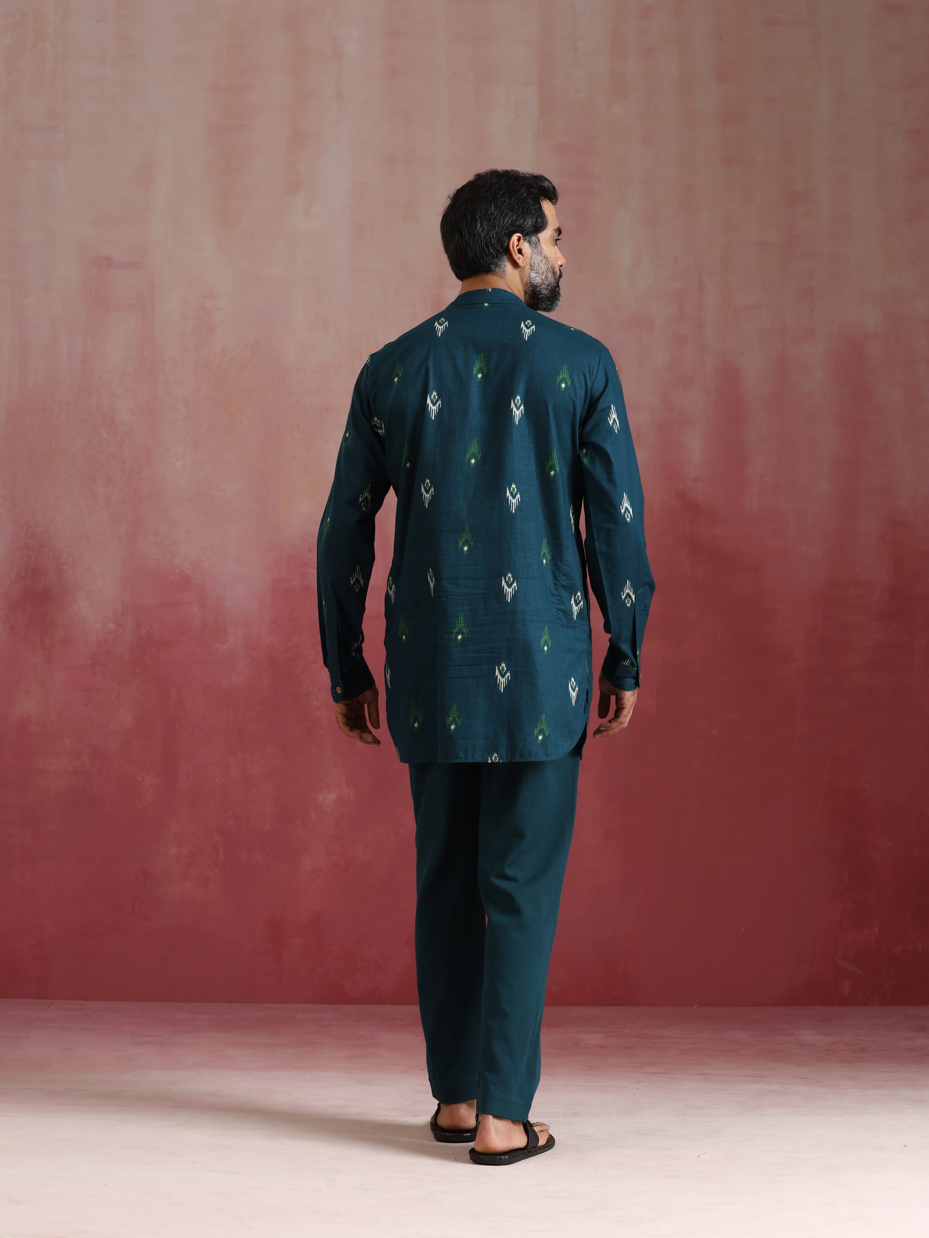 trueBrowns Men's Blue Ikat Print Mandarin Collar Kurta Co-ord set