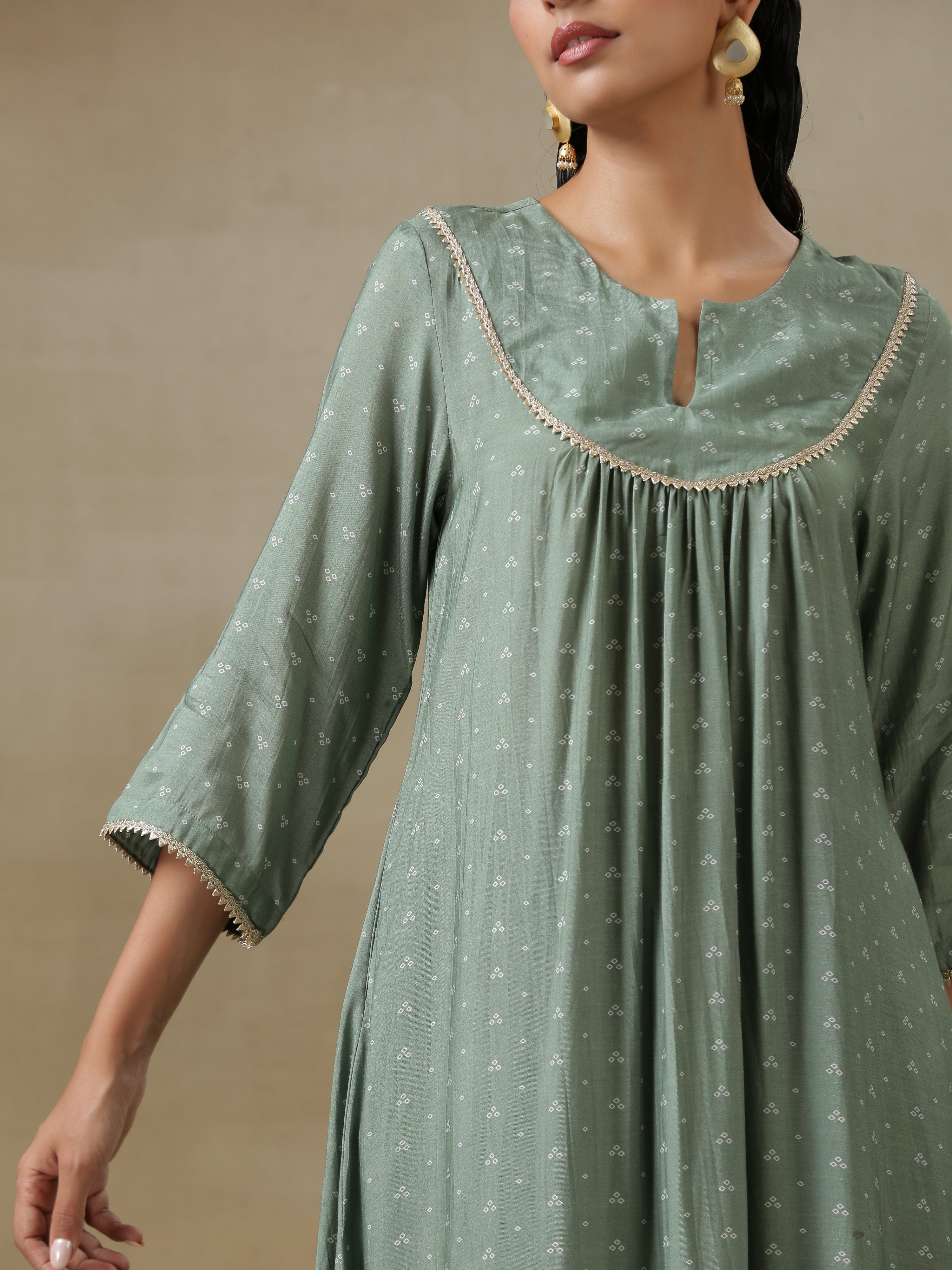 trueBrowns Light Green Bandhani Printed Silk Yoke Kurta Pant Set