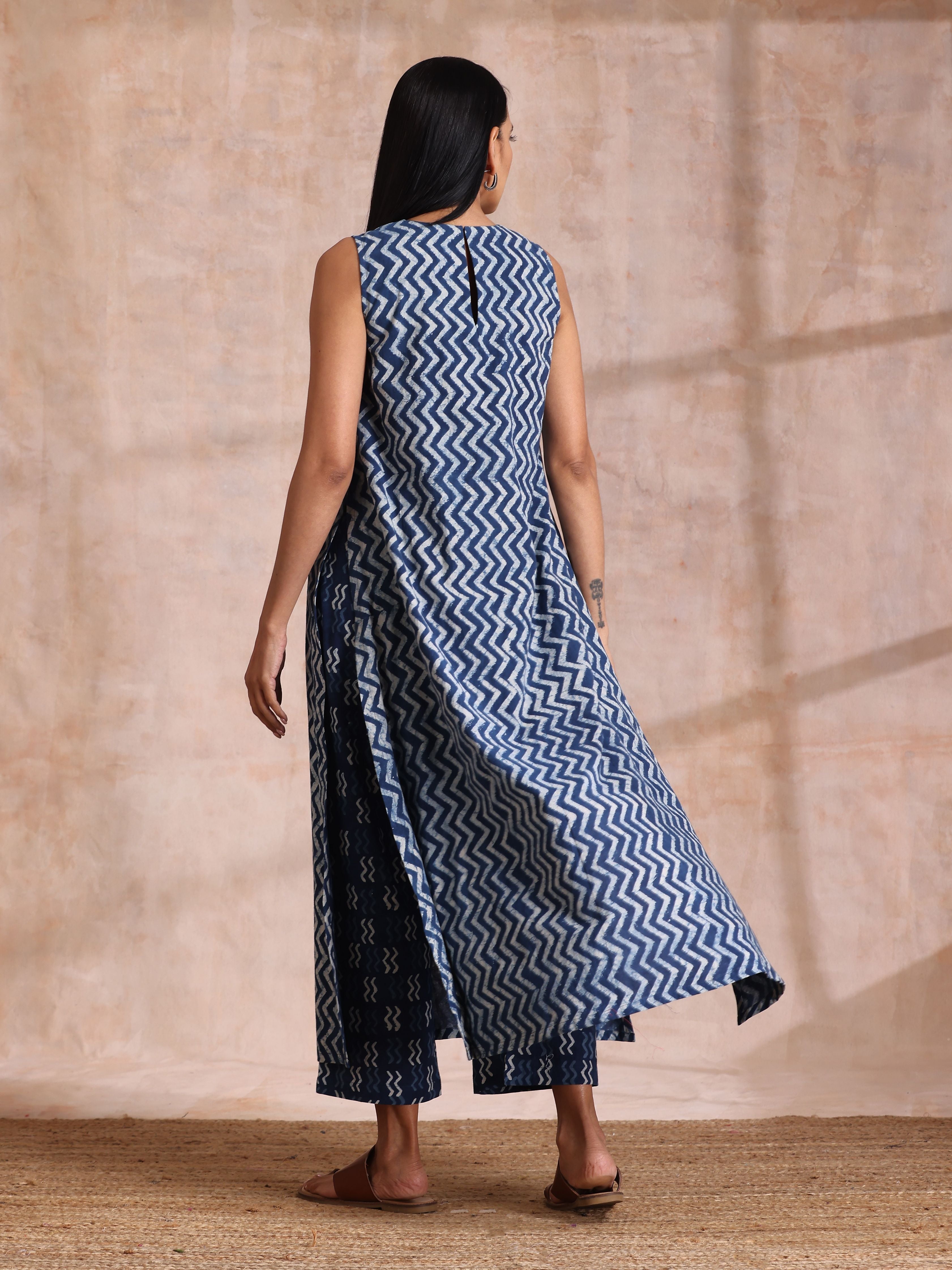 trueBrowns Indigo Dabu Zig-Zag Lines Print Cotton Sleeveless Kurta Pant Set