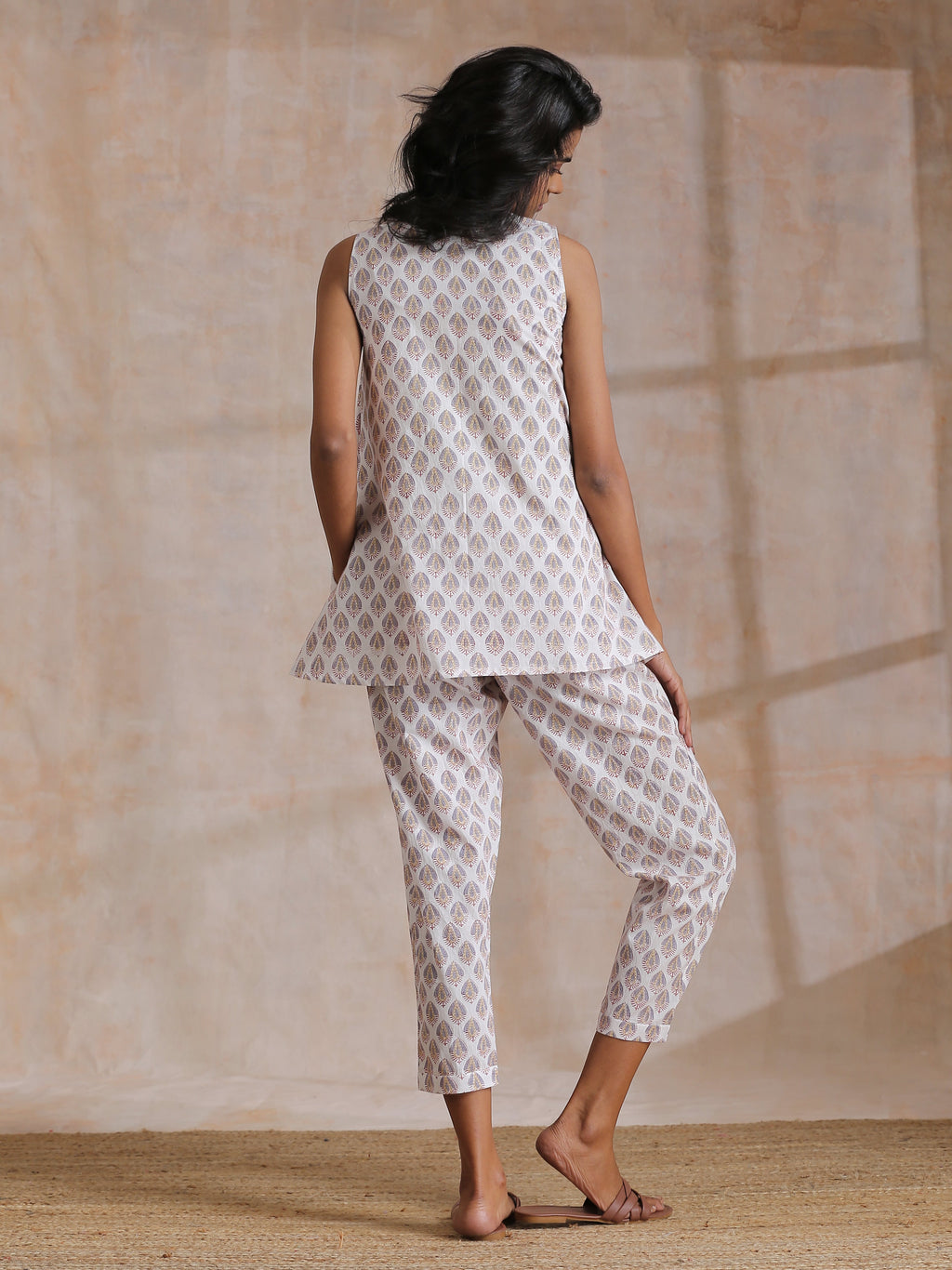 trueBrowns White With Grey Buta Block Print Cotton Sleeveless Co-Ord Set