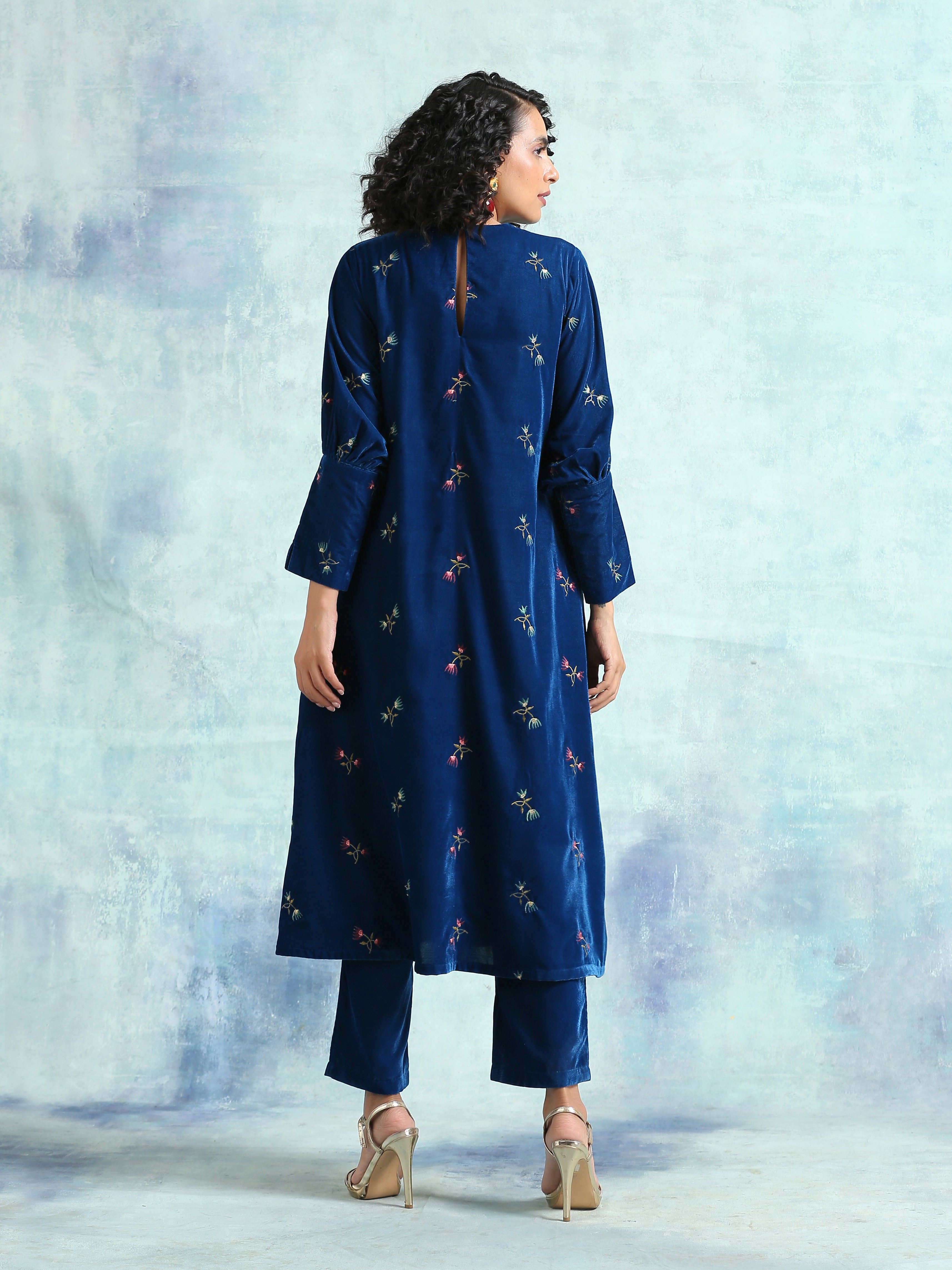 trueBrowns Blue Embroidered Velvet Puff Sleeve Kurta