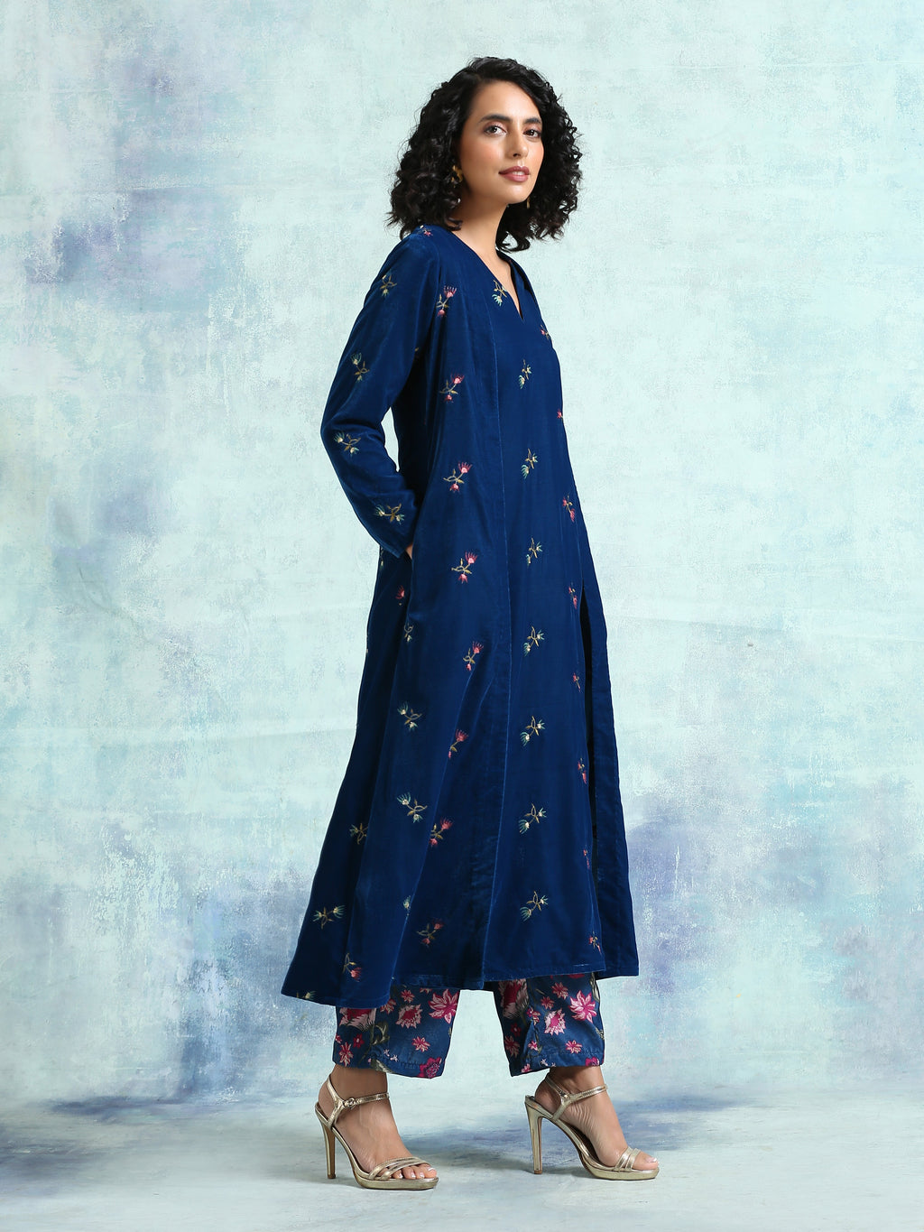 trueBrowns Blue Embroidered Velvet High Slit Kurta