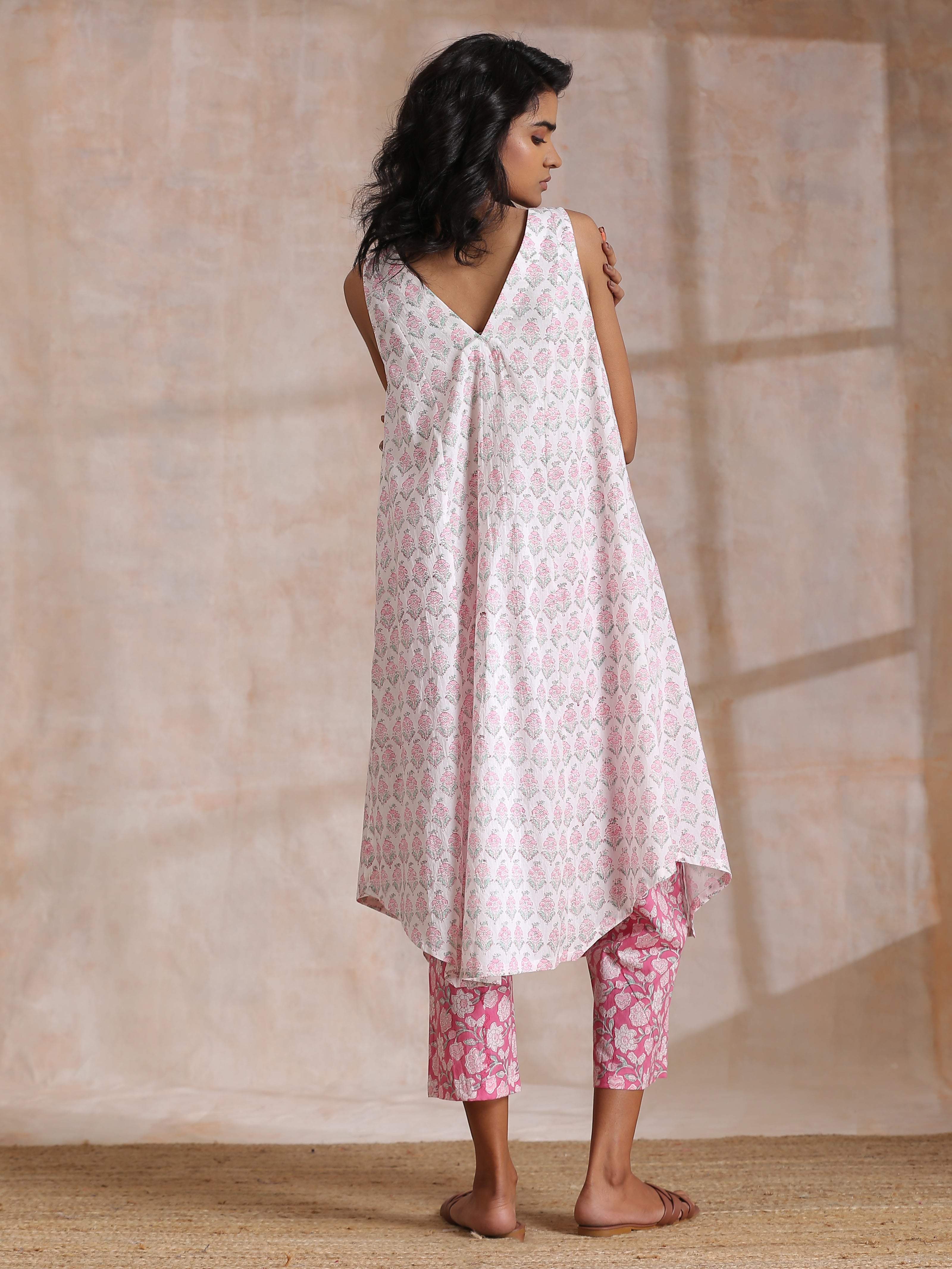 trueBrowns Pink Green Floral On White Block Print Cotton Sleeveless Flared Kurta Pant Set