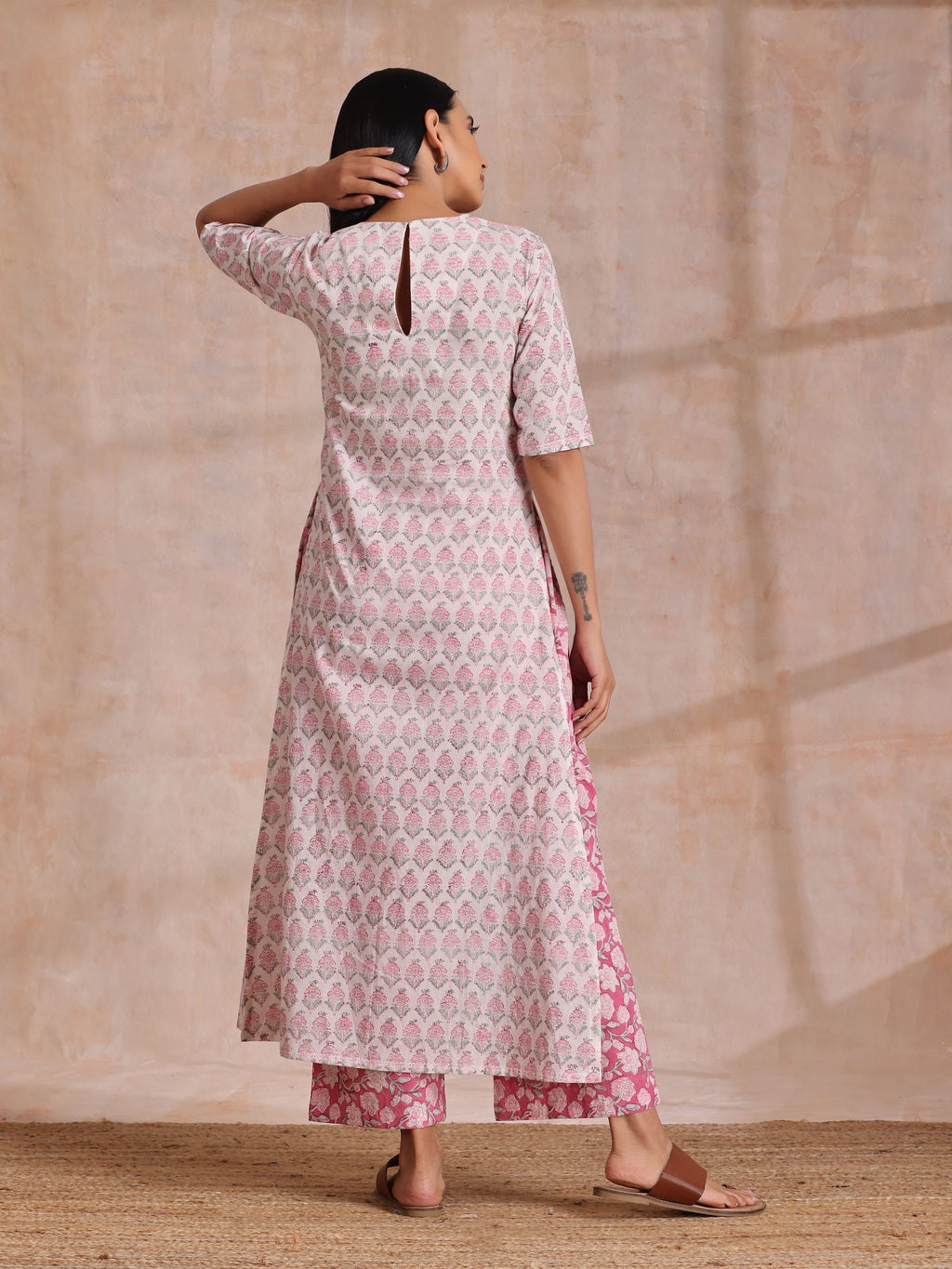 trueBrowns Pink Green Floral On White Block Print Cotton Slit Kurta Pant Set
