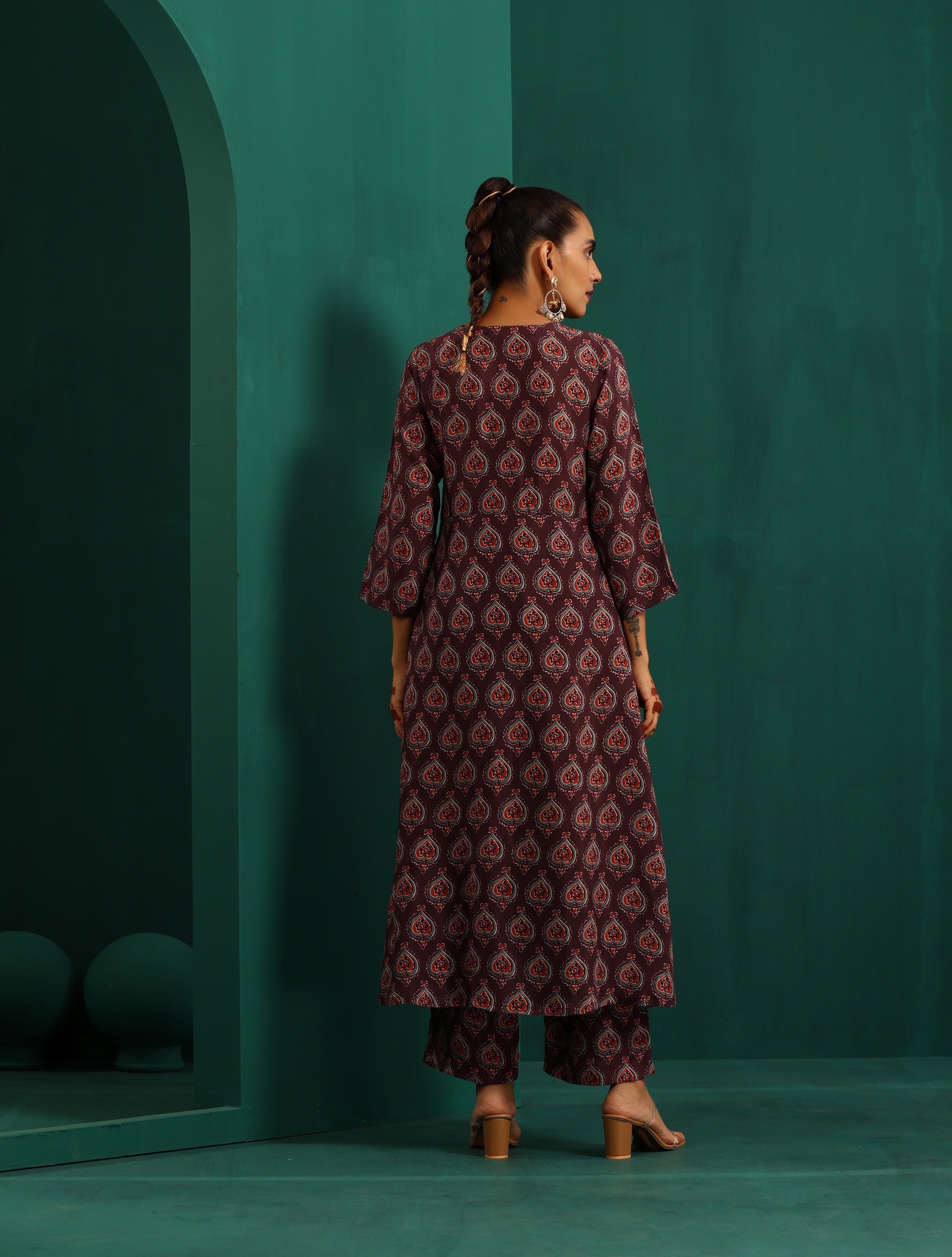 trueBrowns Deep Purple Paan Muslin Silk Printed Front Slit Kurta Pant Set