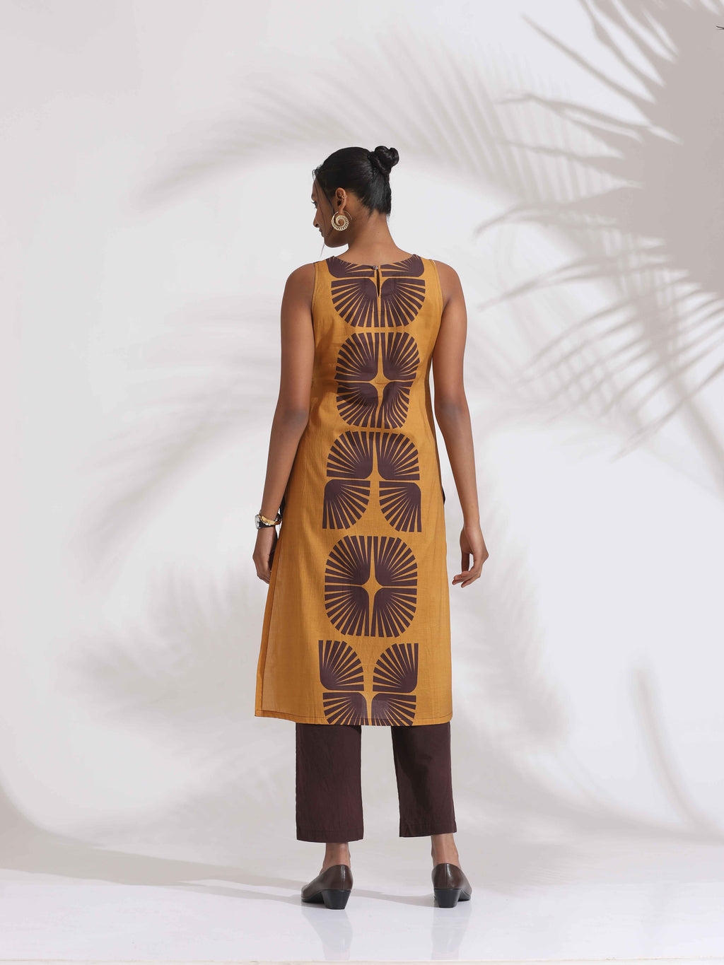 trueBrowns Brown Cotton Print Sleeveless Kurta Set