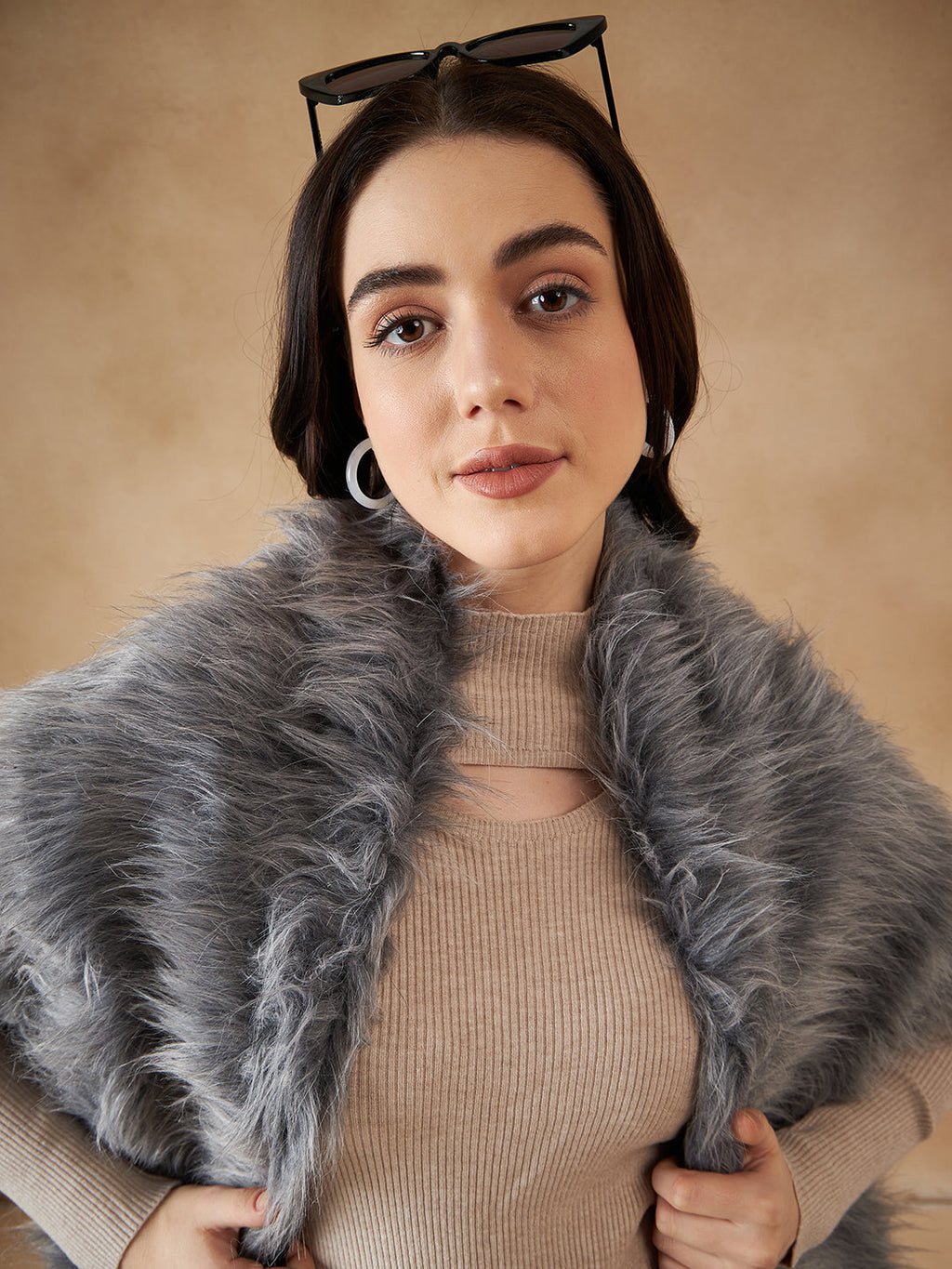 InWeave Women's Light Grey Fur Cape