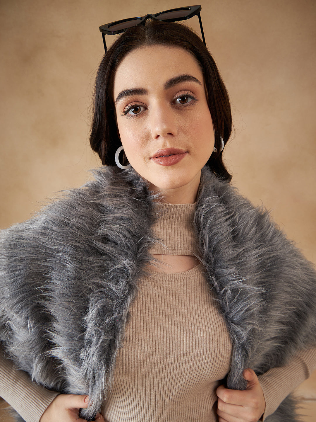 InWeave Women's Light Grey Fur Cape