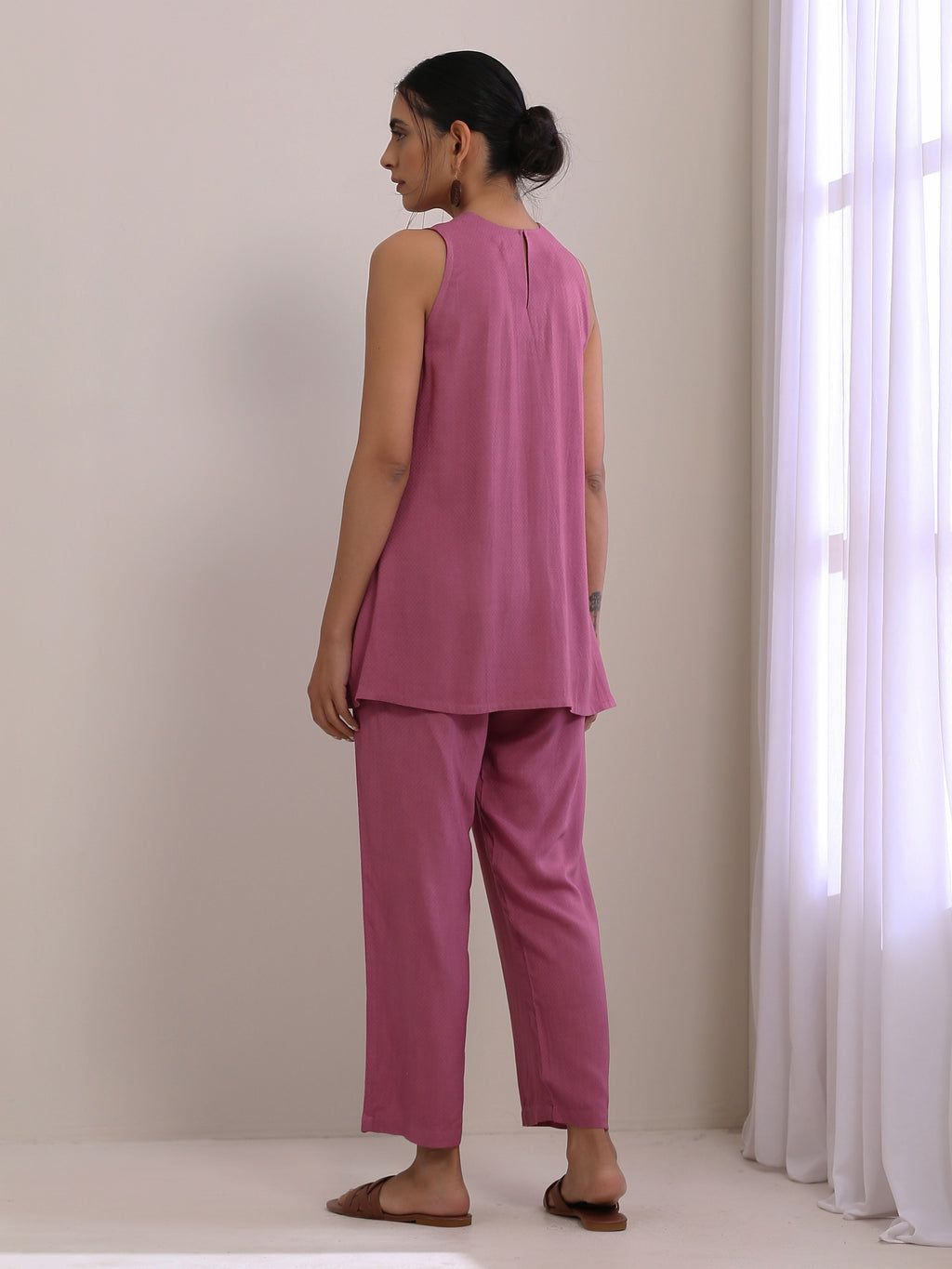 trueBrowns Onion Pink Dobby Sleeveless Short Co-Ord Set
