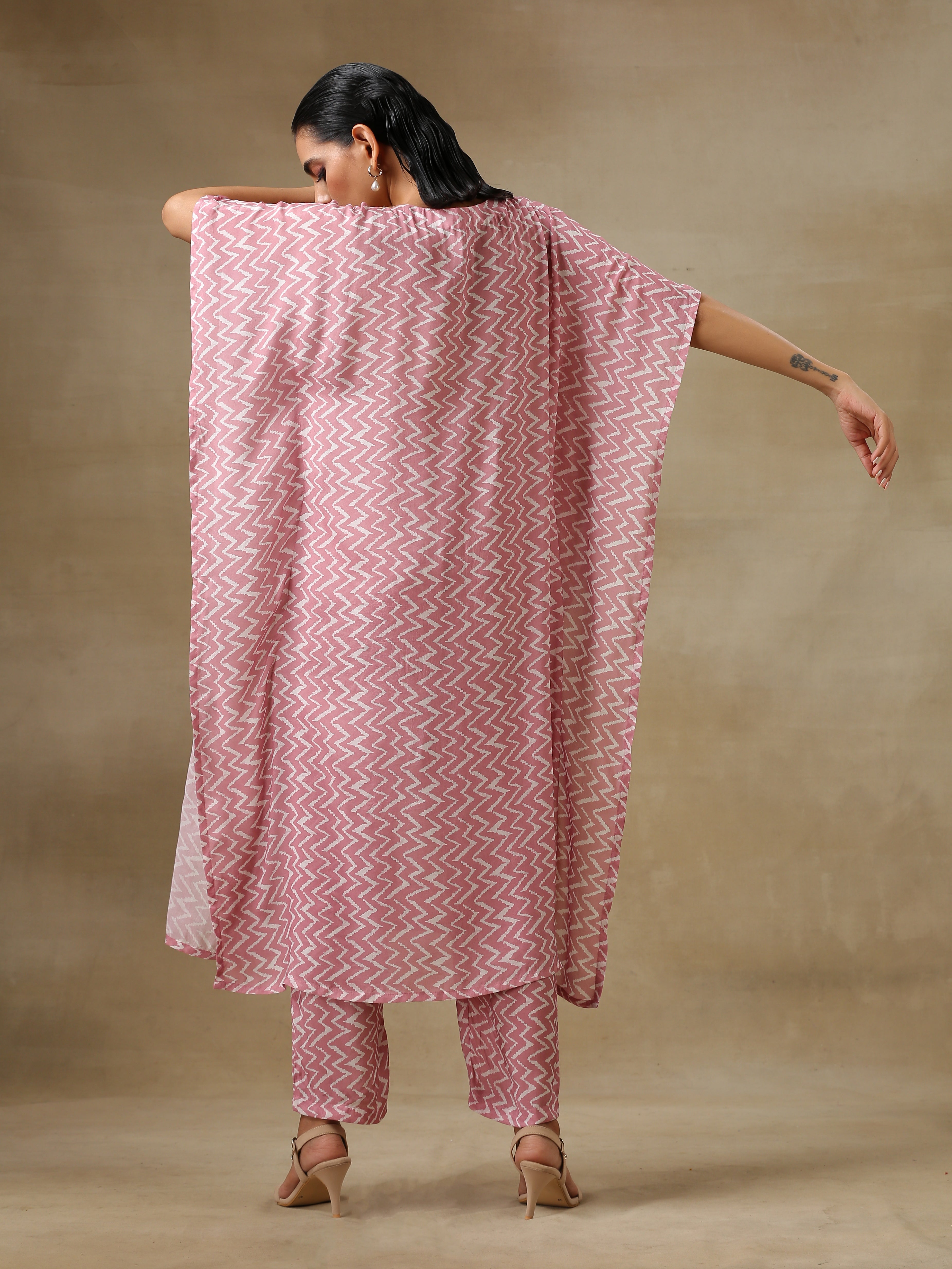 trueBrowns Light Mauve Bandhani Printed Silk Kaftan Kurta Pant Set