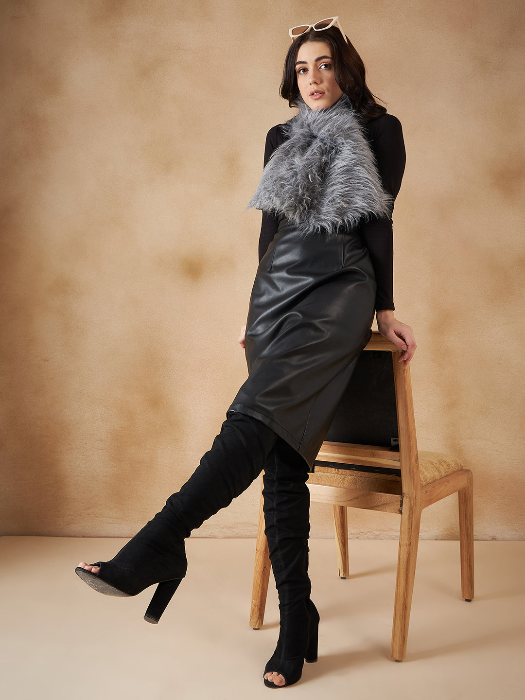 InWeave Women's Light Grey Faux Fur Neck Warmer
