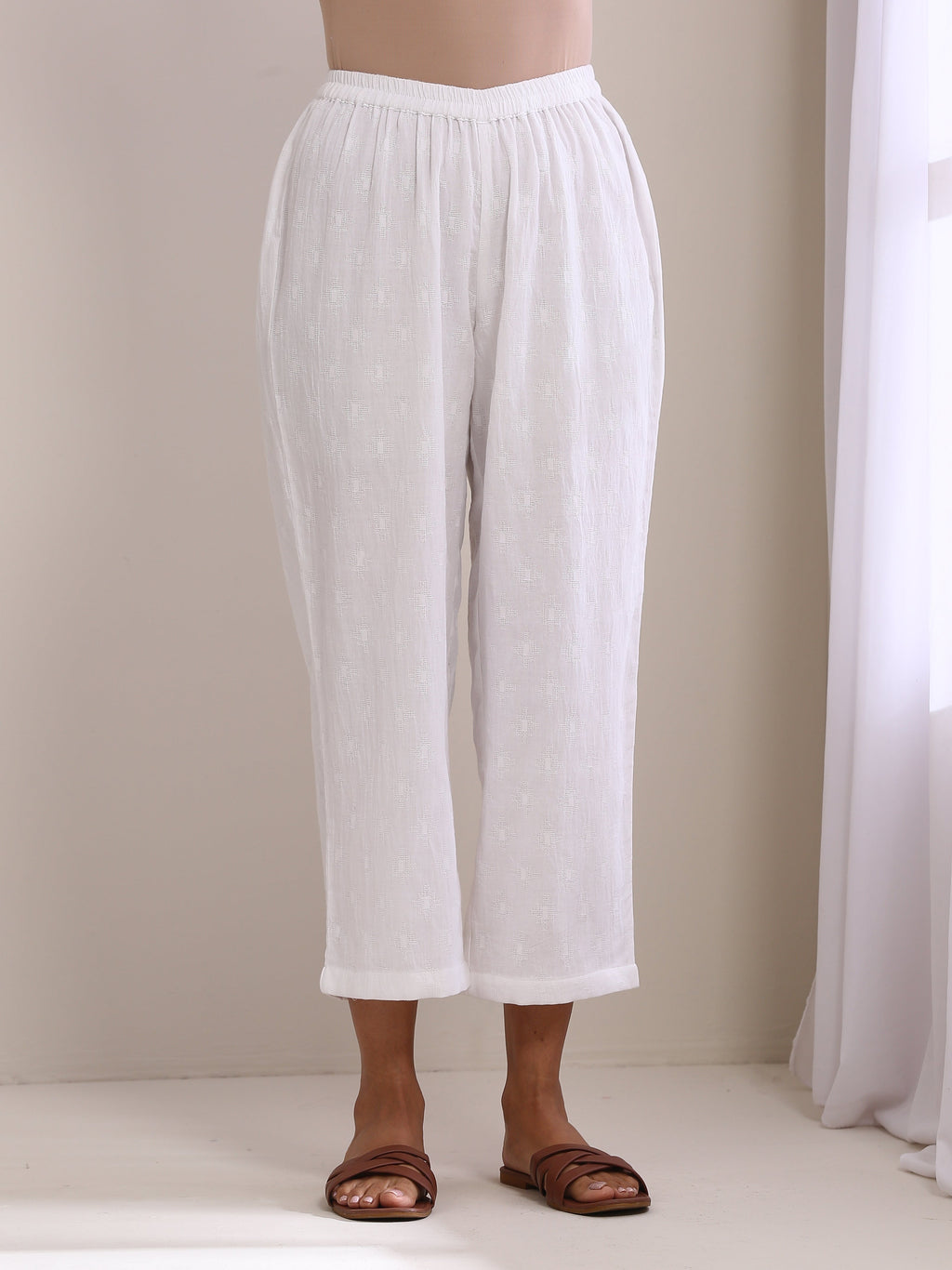 trueBrowns White Dobby High Slit Gathered Kurta Set