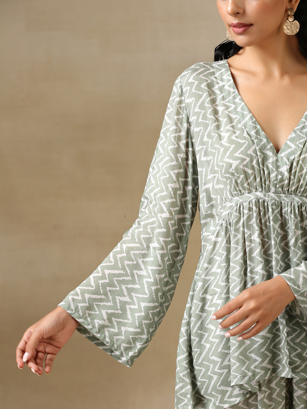 trueBrowns Light Green Bandhani Printed Silk V-Neck Co-Ord Set