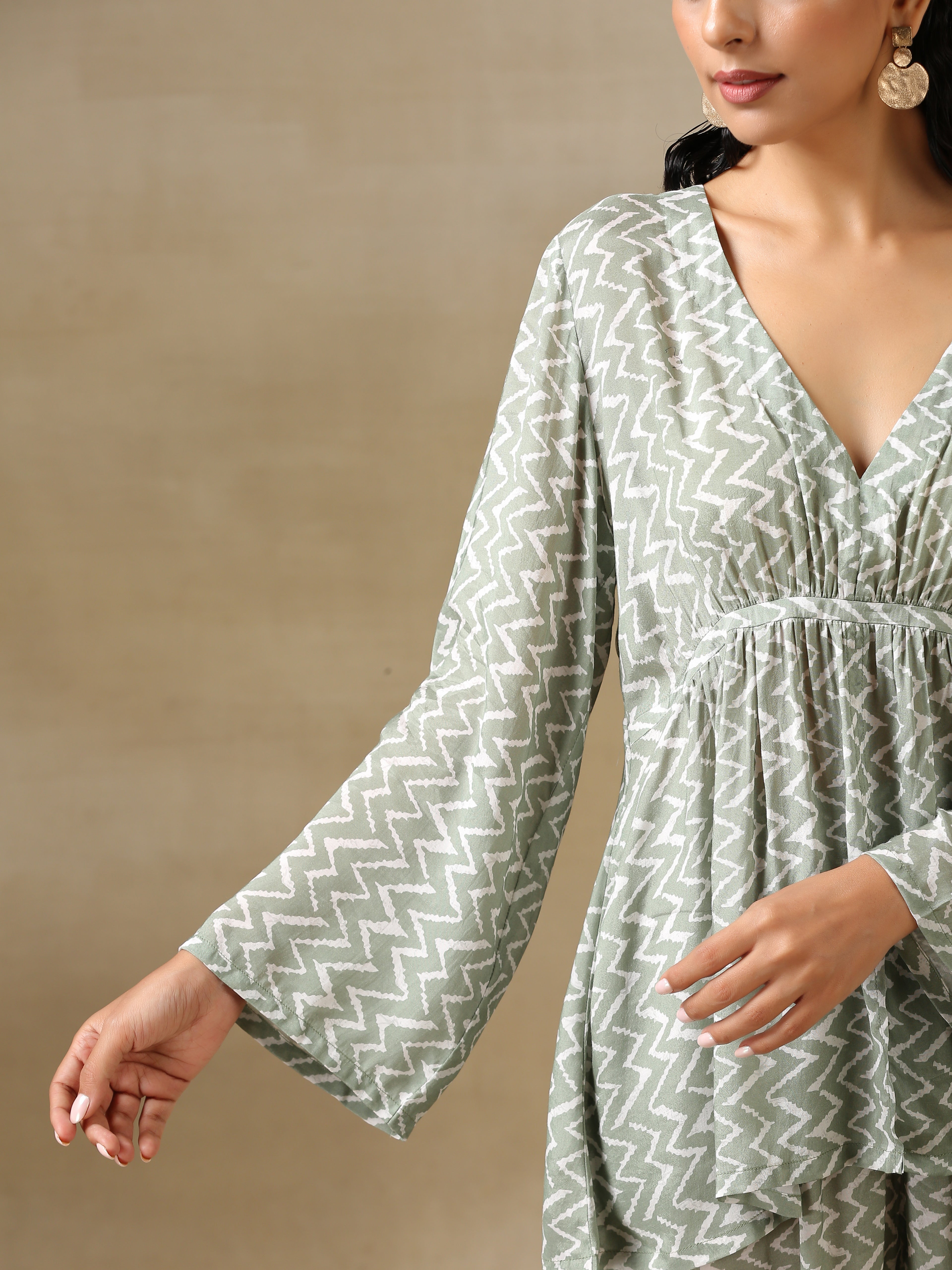 trueBrowns Light Green Bandhani Printed Silk V-Neck Co-Ord Set
