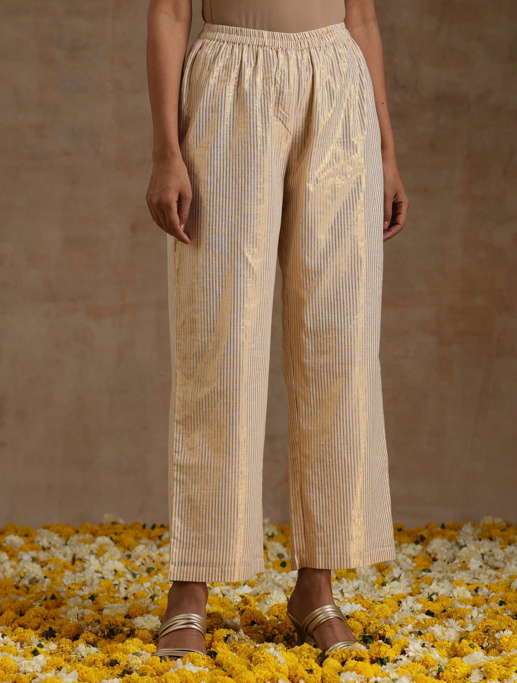 trueBrowns Ivory Gold Cotton Neck Pleat Kurta Set