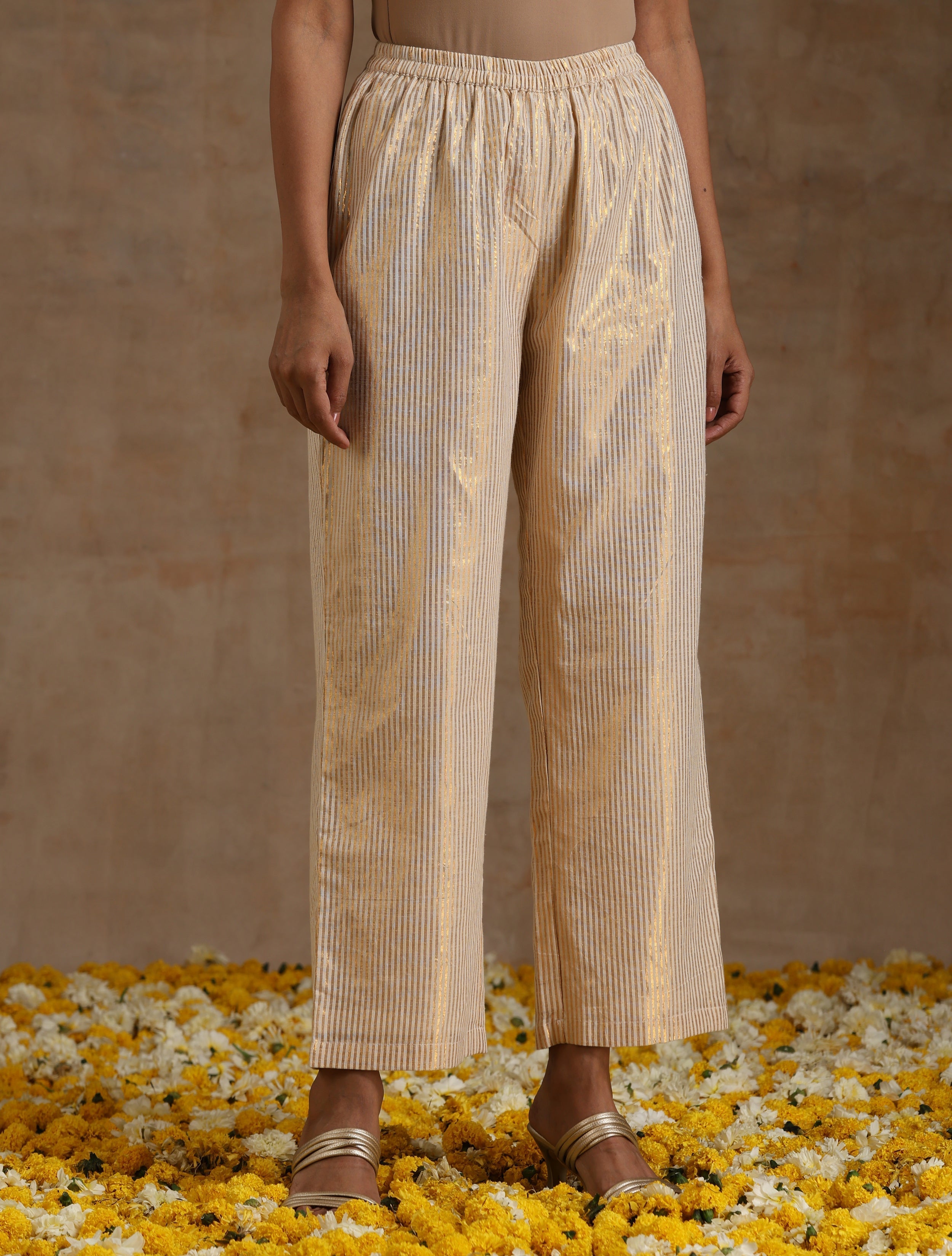 trueBrowns Ivory Gold Cotton Neck Pleat Kurta Set