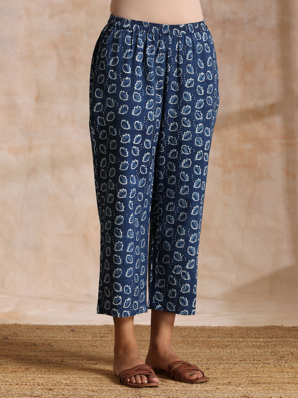 trueBrowns Indigo Dabu Floral Print Cotton Kaftan Co-Ord Set
