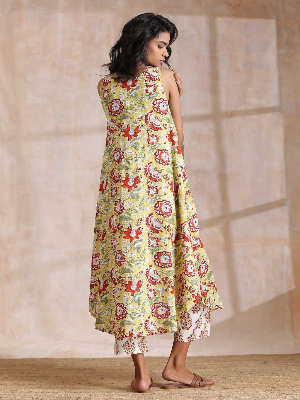 trueBrowns Yellow Overall Floral Block Print Cotton Sleeveless Kurta Pant Set