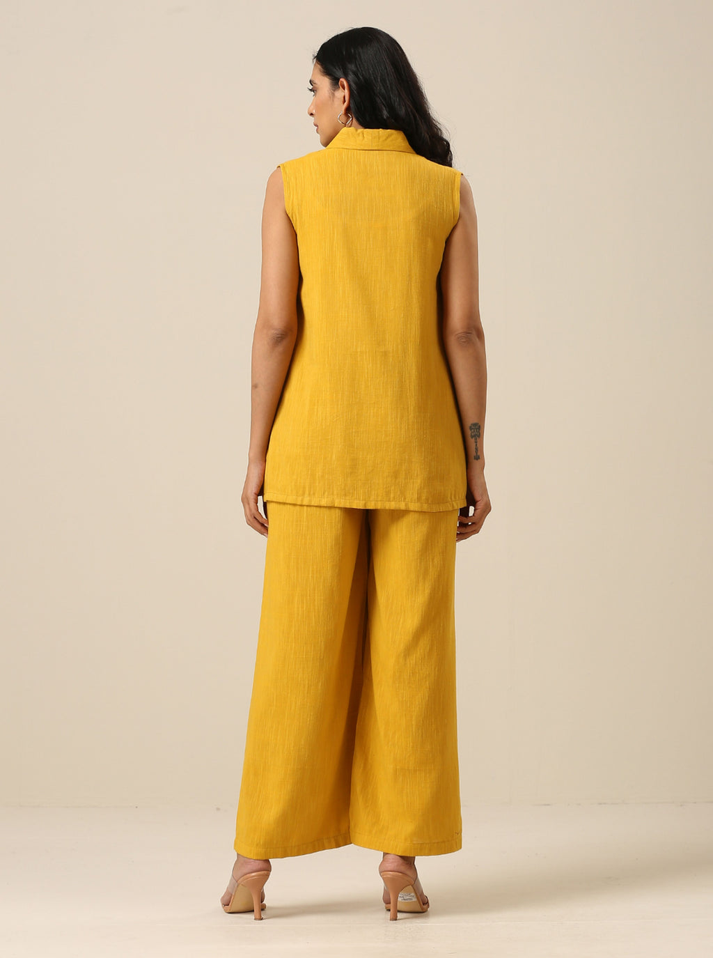 trueBrowns Mustard Yellow Slub Texture Sleevesless Jacket Pant Set