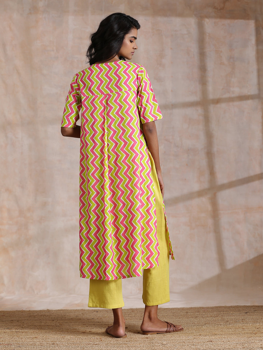 trueBrowns Lime Pink Zig-Zag Lines Print Cotton Kurta Pant Set