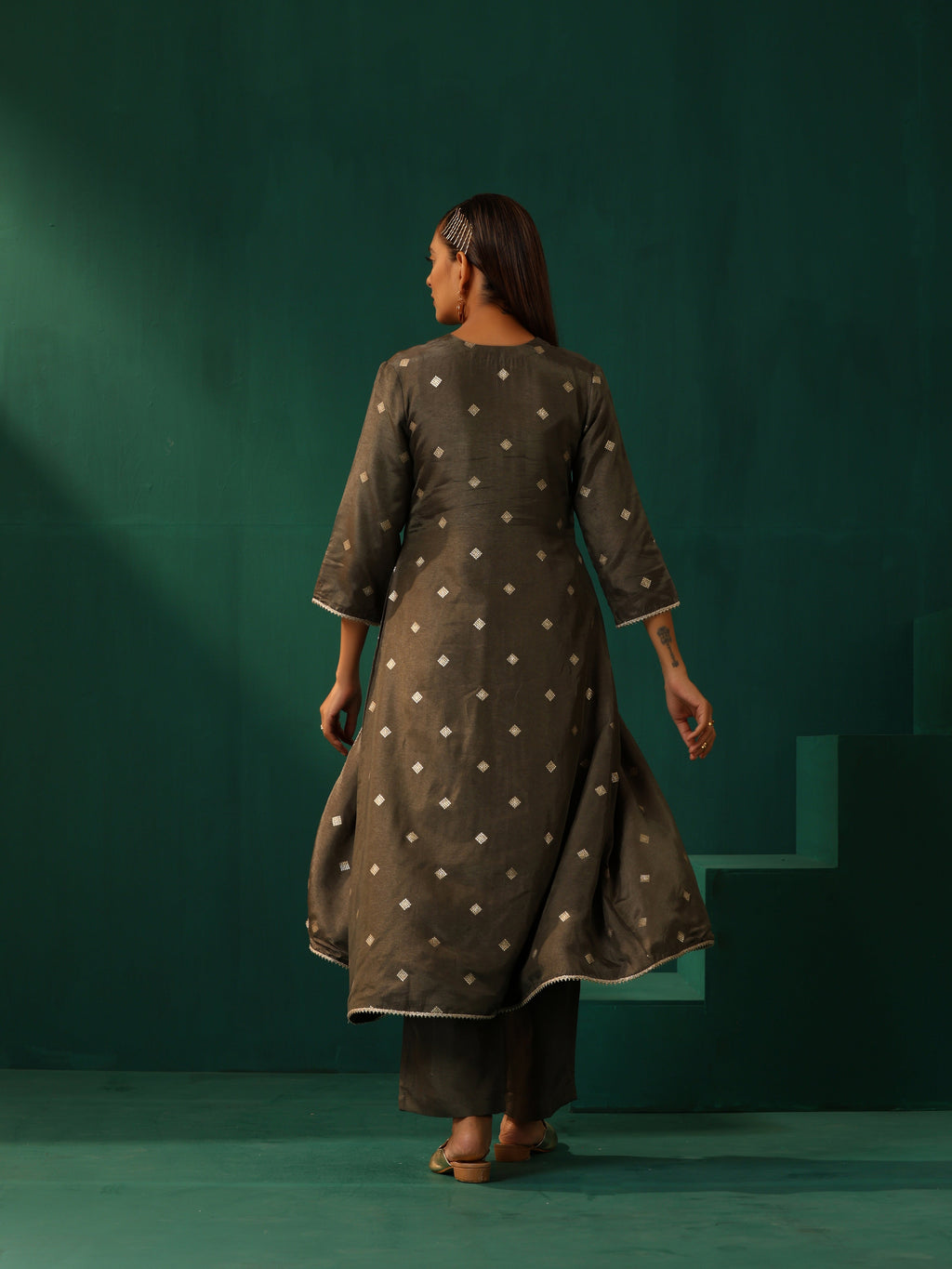 trueBrowns Grey Diamond Viscose Silk Front Slit Kurta Pant Set