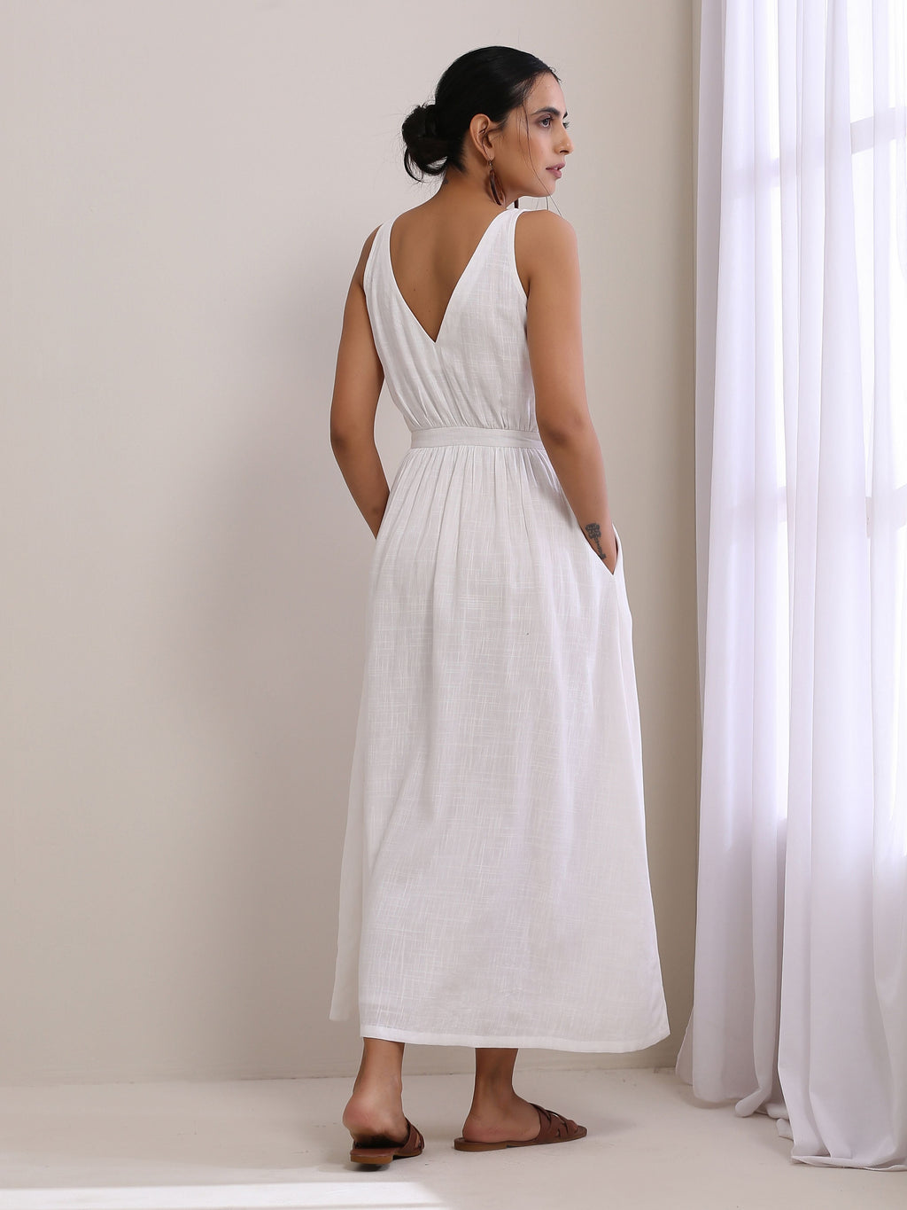trueBrowns White Slub Texture Sleeveless Wrap Dress