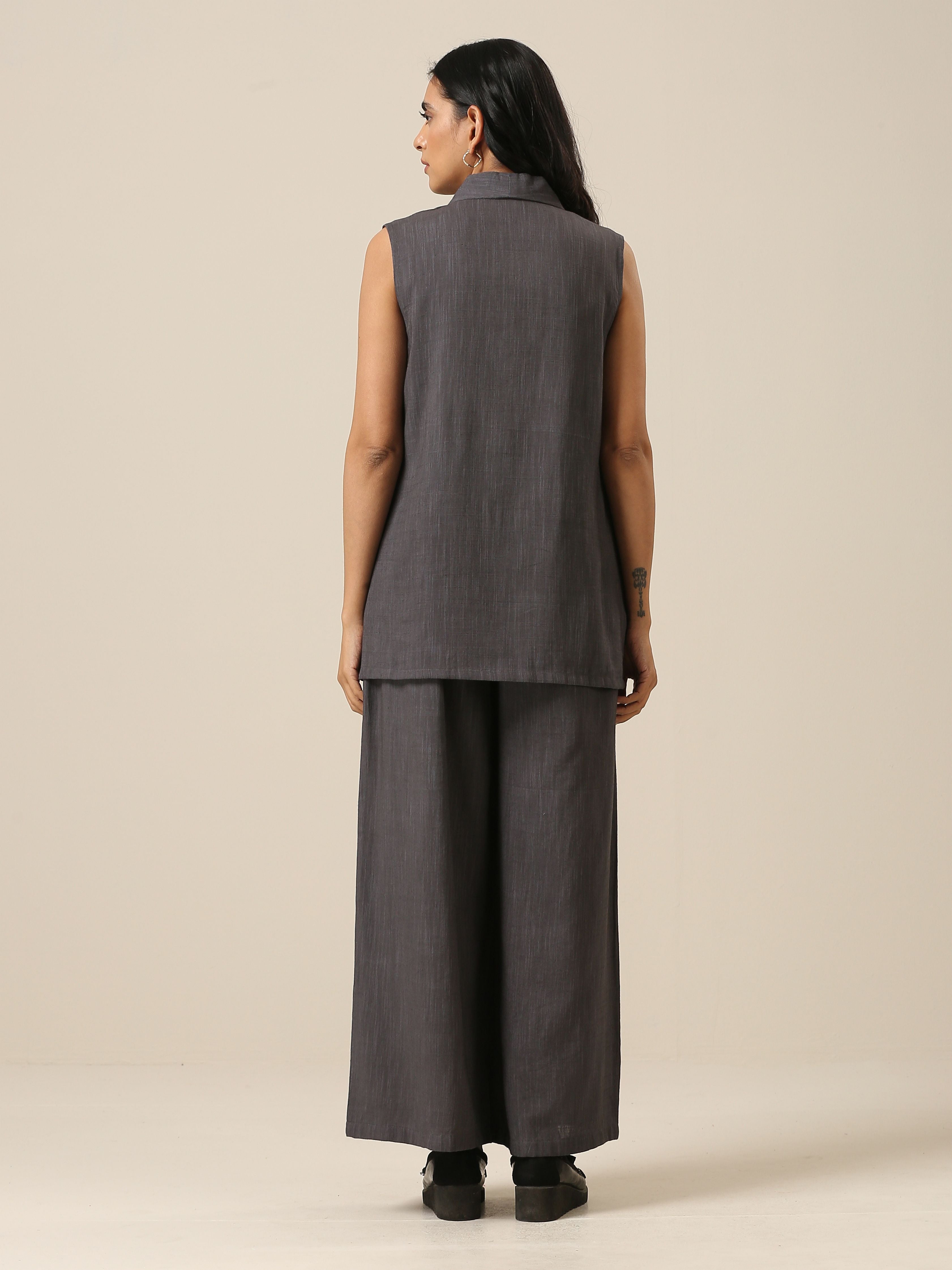 trueBrowns Slate Grey Slub Texture Sleevesless Jacket Pant Set