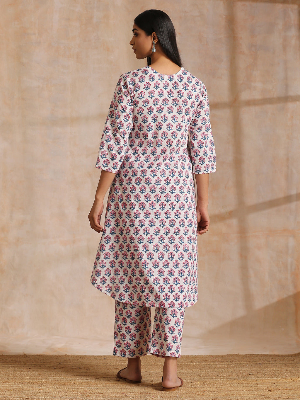 trueBrowns White With Pink Blue Floral Block Print Cotton Flared Slit Kurta Pant Set