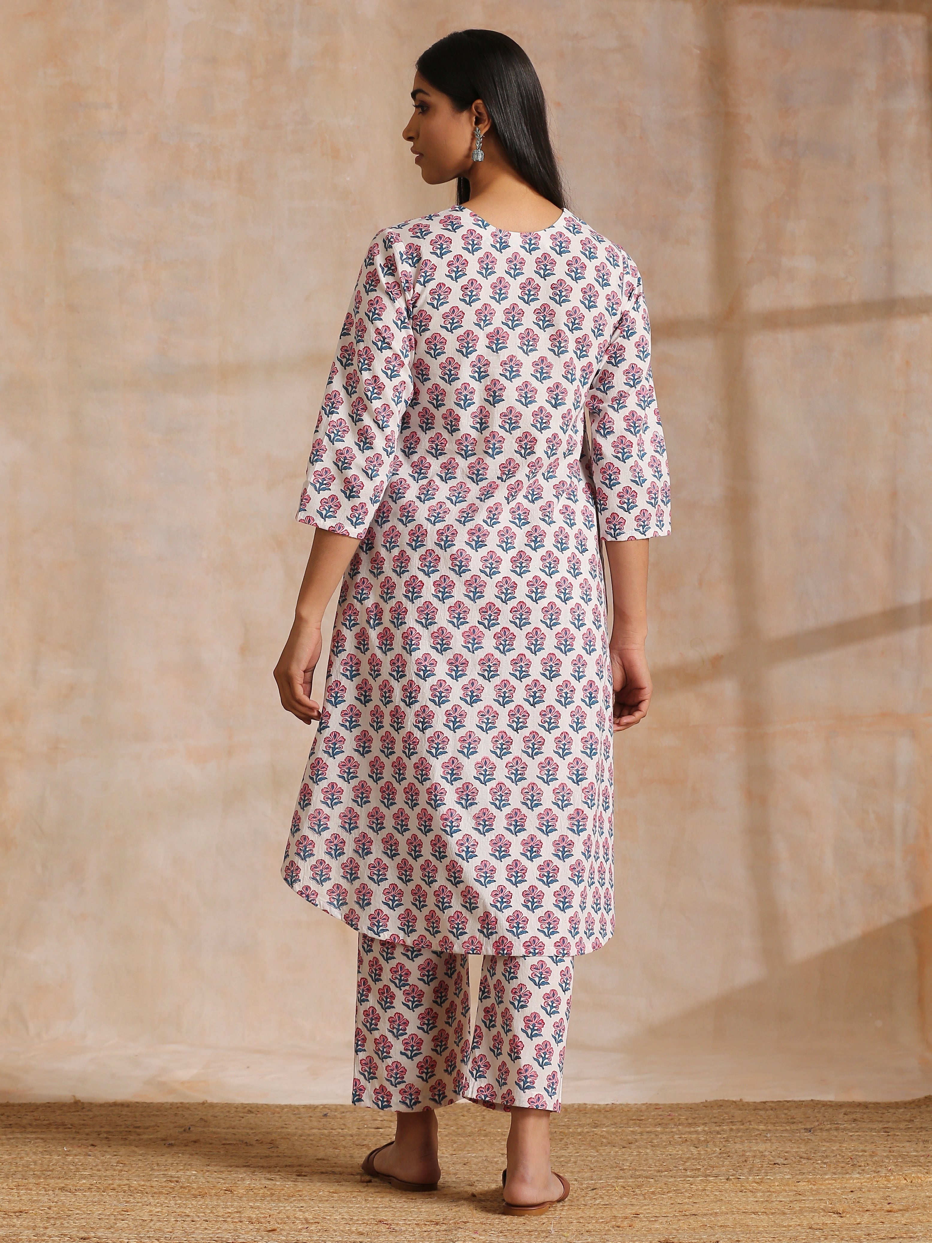 trueBrowns White With Pink Blue Floral Block Print Cotton Flared Slit Kurta Pant Set