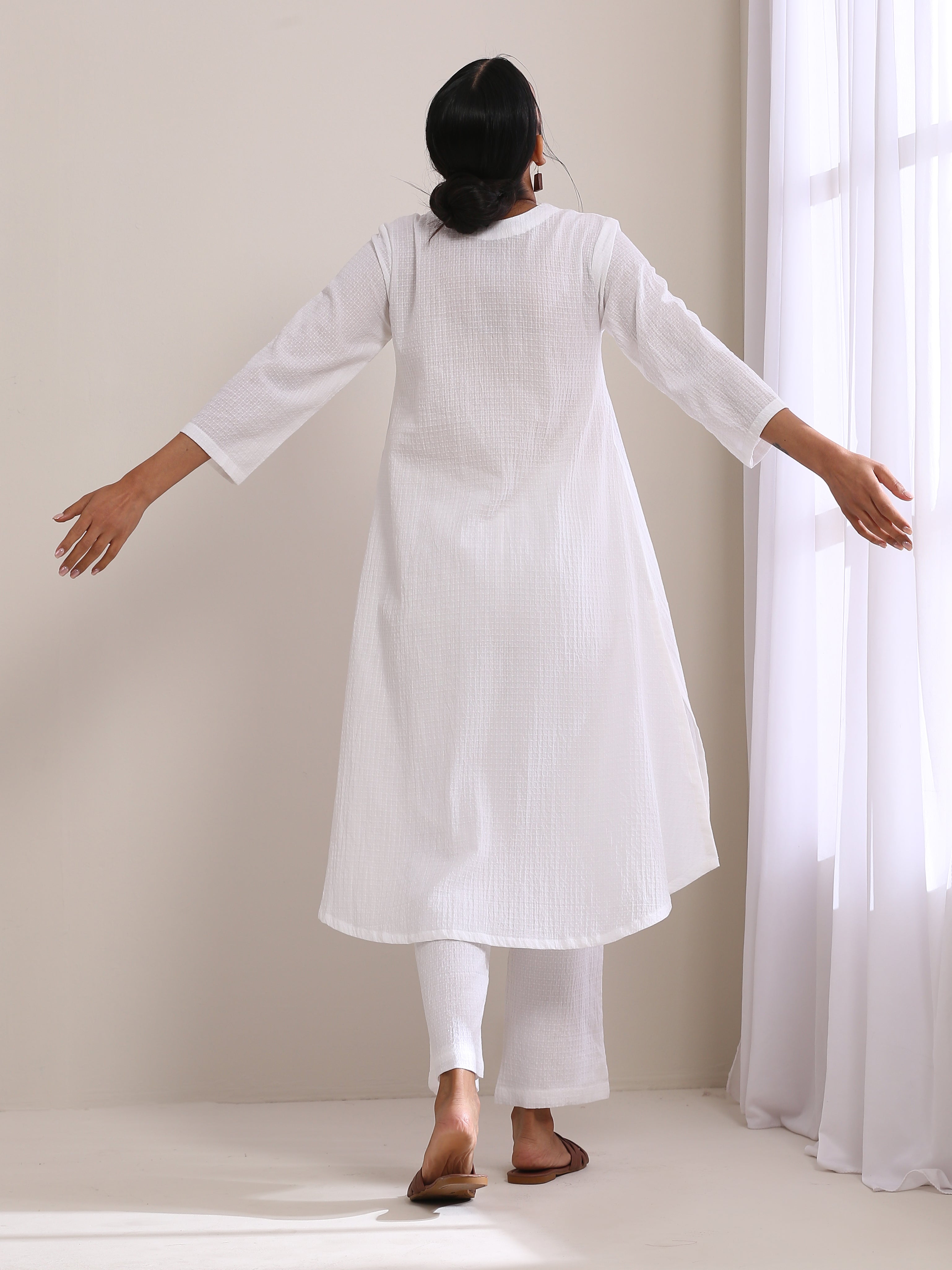 trueBrowns White Dobby Flared Slit Kurta Pant Set