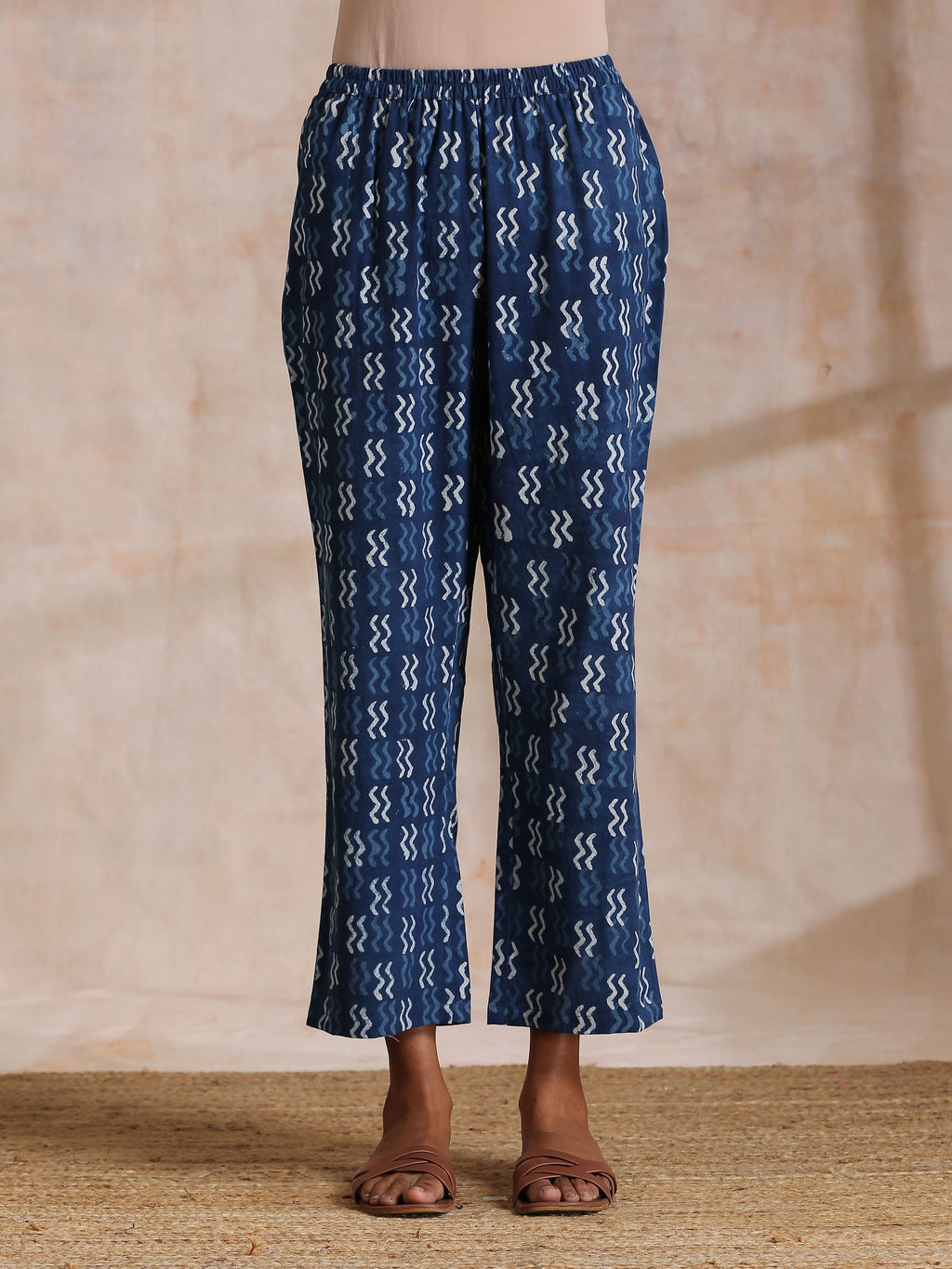 trueBrowns Indigo Dabu Floral Print Cotton Kurta Pant Set