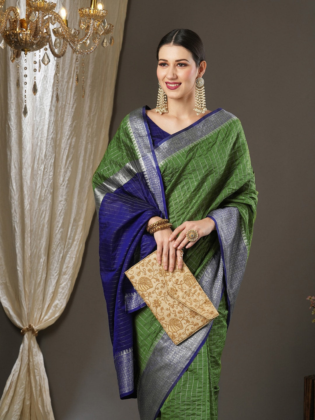 Saree Mall Checked Zari Taant Traditional Sarees