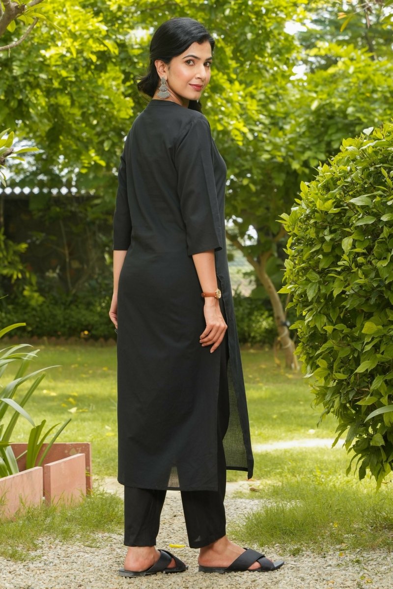 Aramya Straight Soft Cotton Solid Women's Kurta - Black