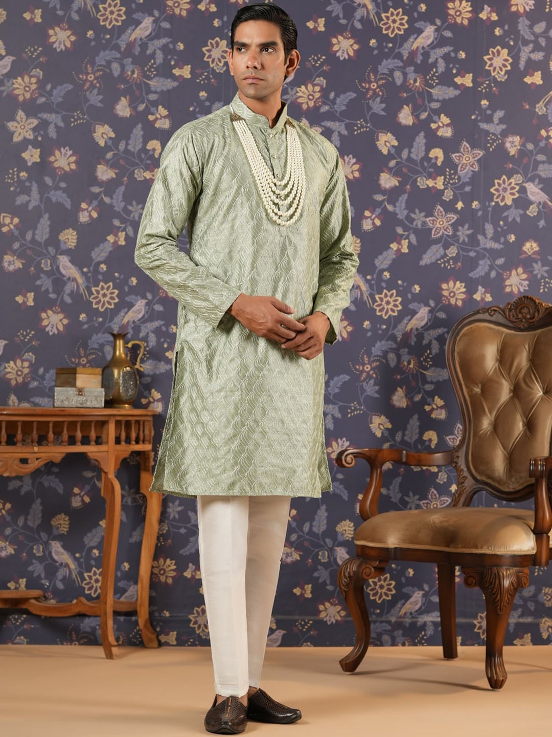 House of Pataudi Ethnic Motifs Embroidered Mandarin Collar Straight Kurta With Trouser