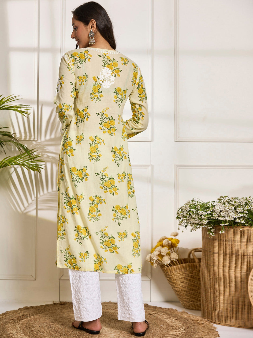 HOUSE OF KARI Floral Embroidered Chikankari Pure Cotton Kurta