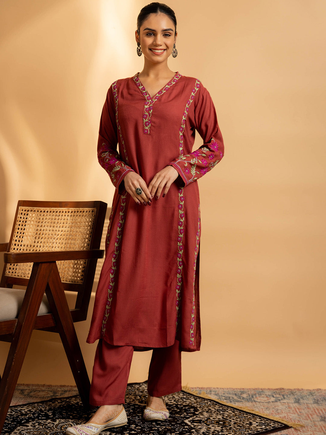 HOUSE OF KARI Floral Embroidered Regular Chikankari Kurta with Trousers