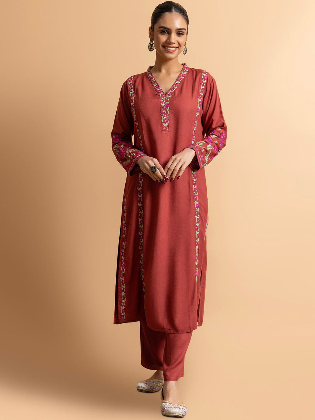 HOUSE OF KARI Floral Embroidered Regular Chikankari Kurta with Trousers