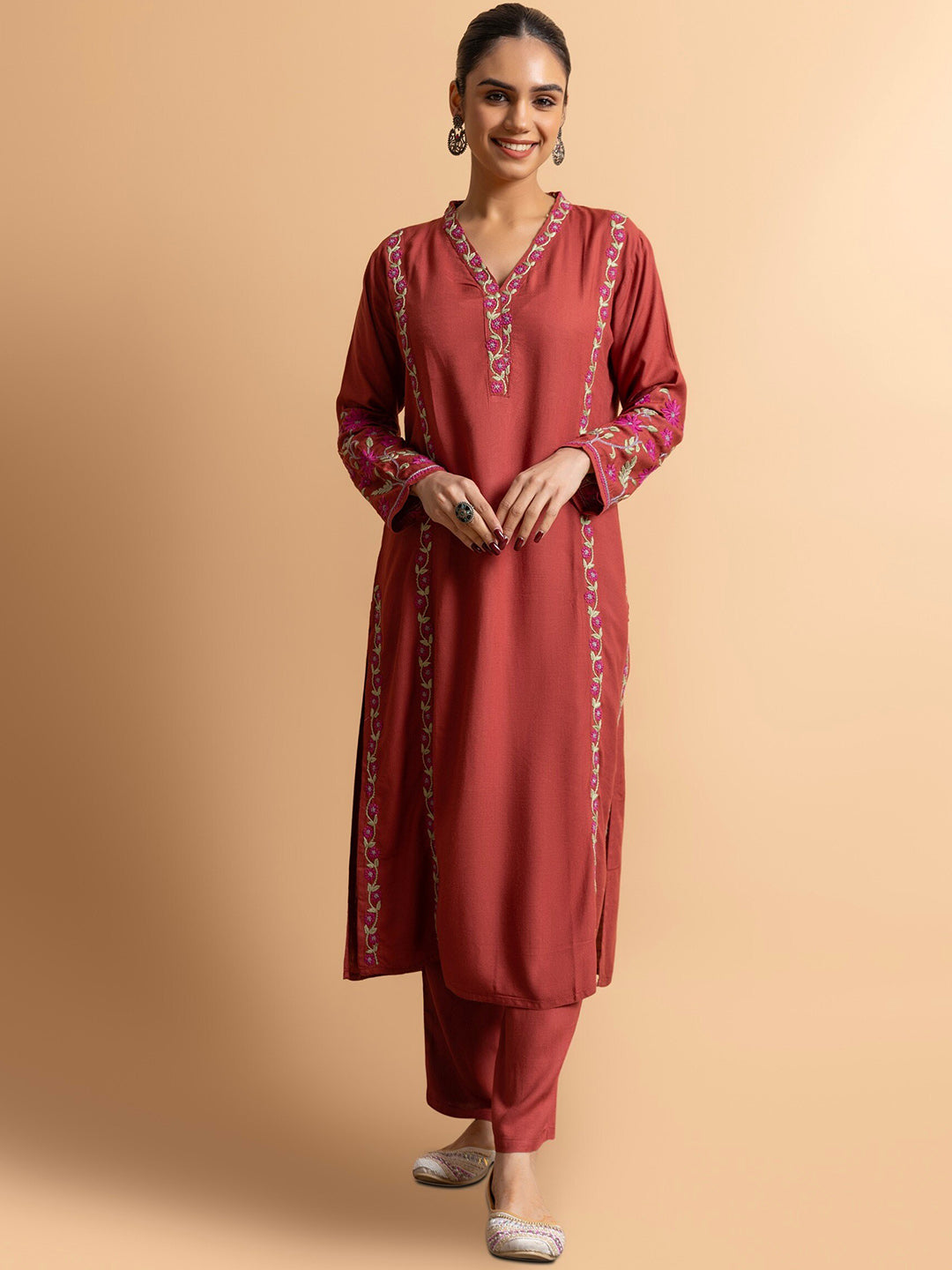 HOUSE OF KARI Floral Embroidered Regular Chikankari Kurta with Trousers